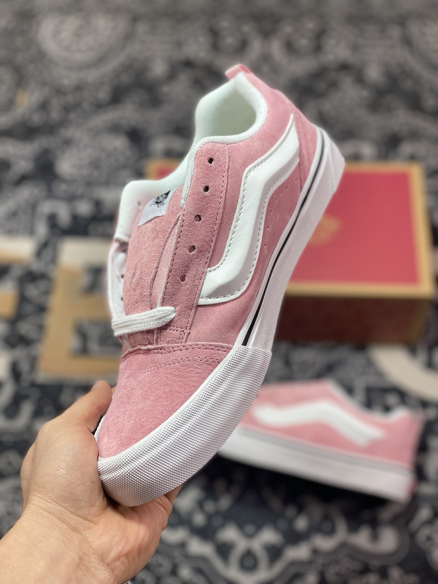 150   Vans Classics Knu Skool 面包鞋