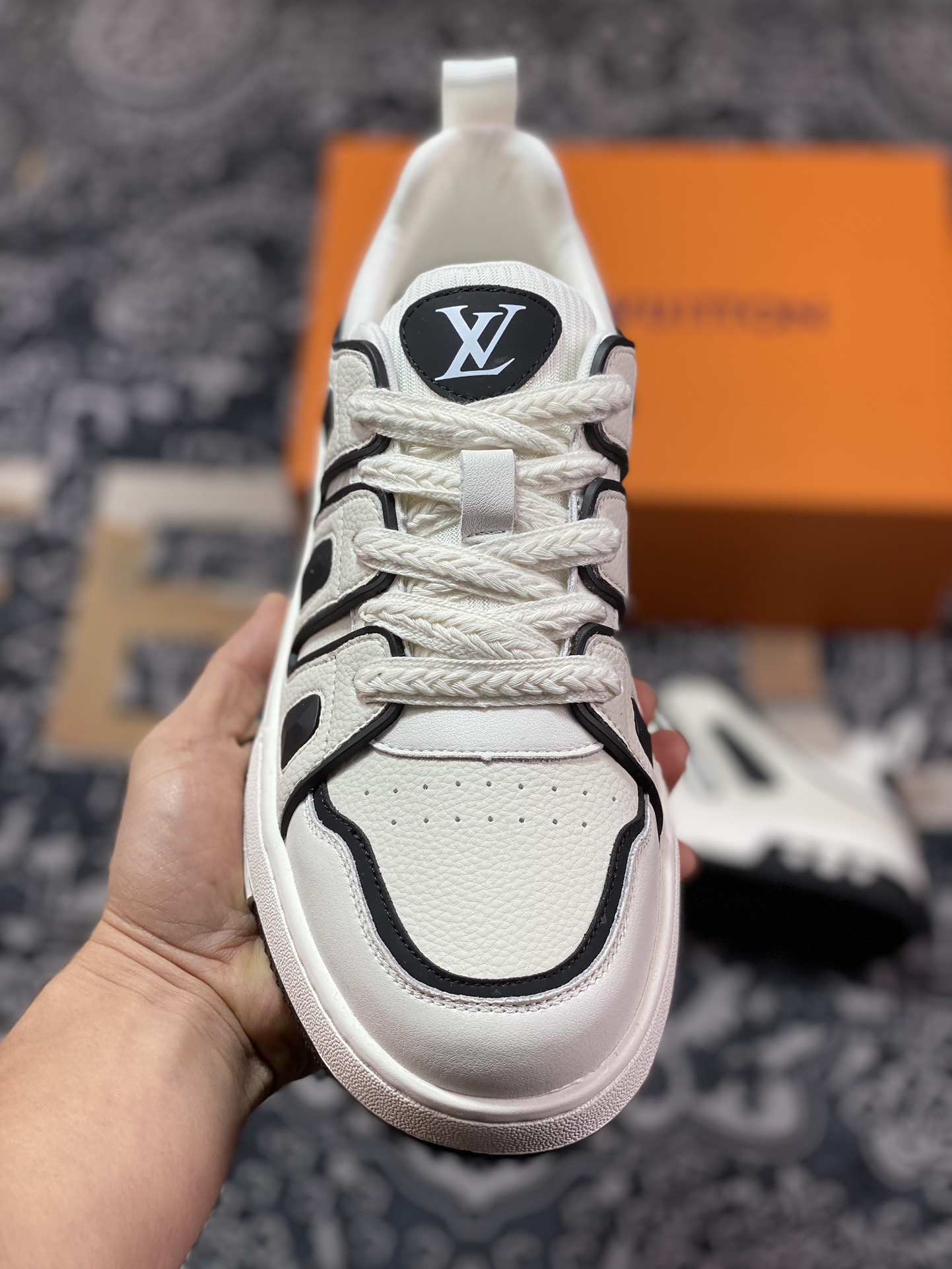 320 LV路易威登Louis vuitton Sneaker Low休闲运动文化百搭篮球板鞋