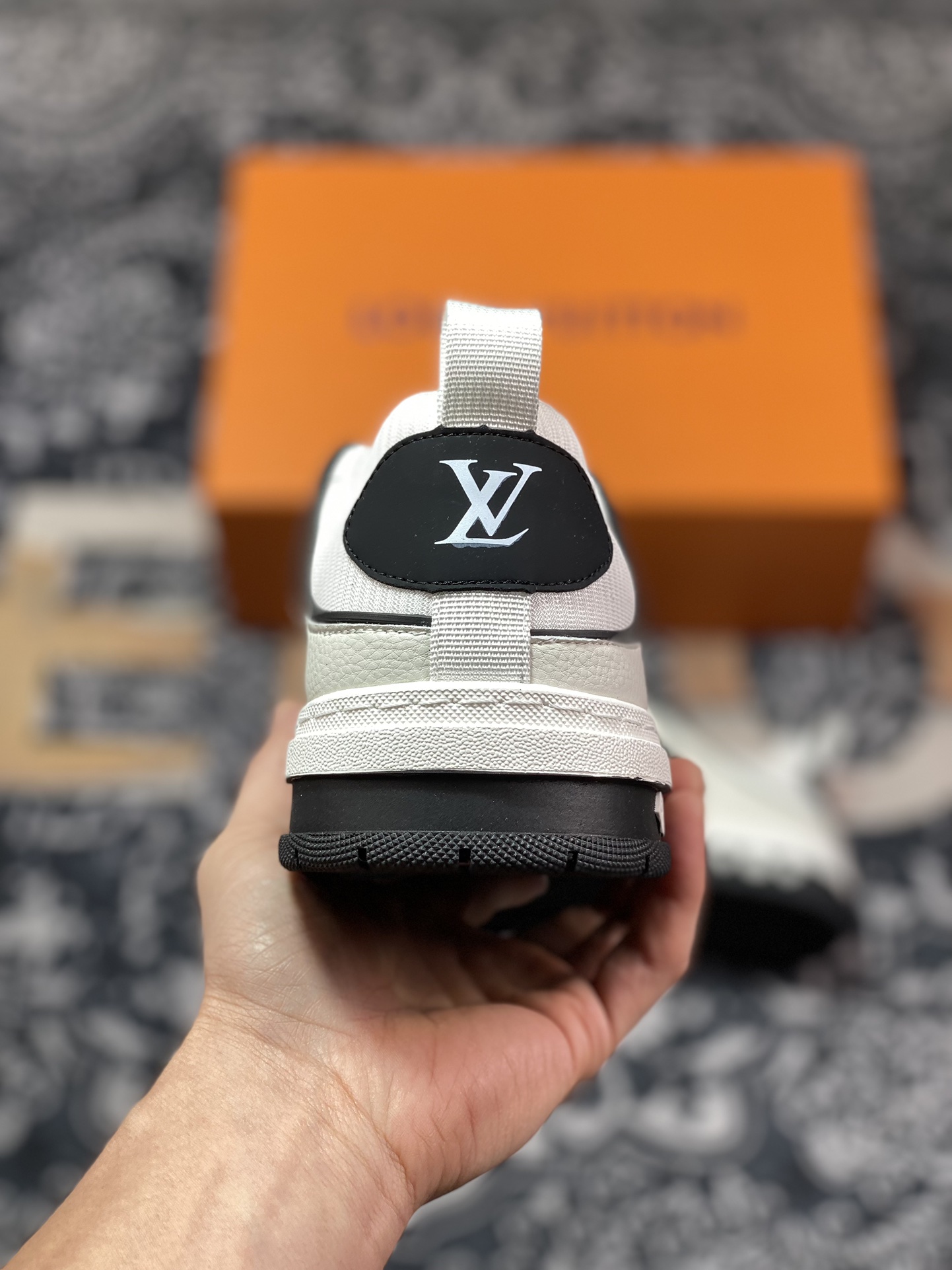 320 LV路易威登Louis vuitton Sneaker Low休闲运动文化百搭篮球板鞋