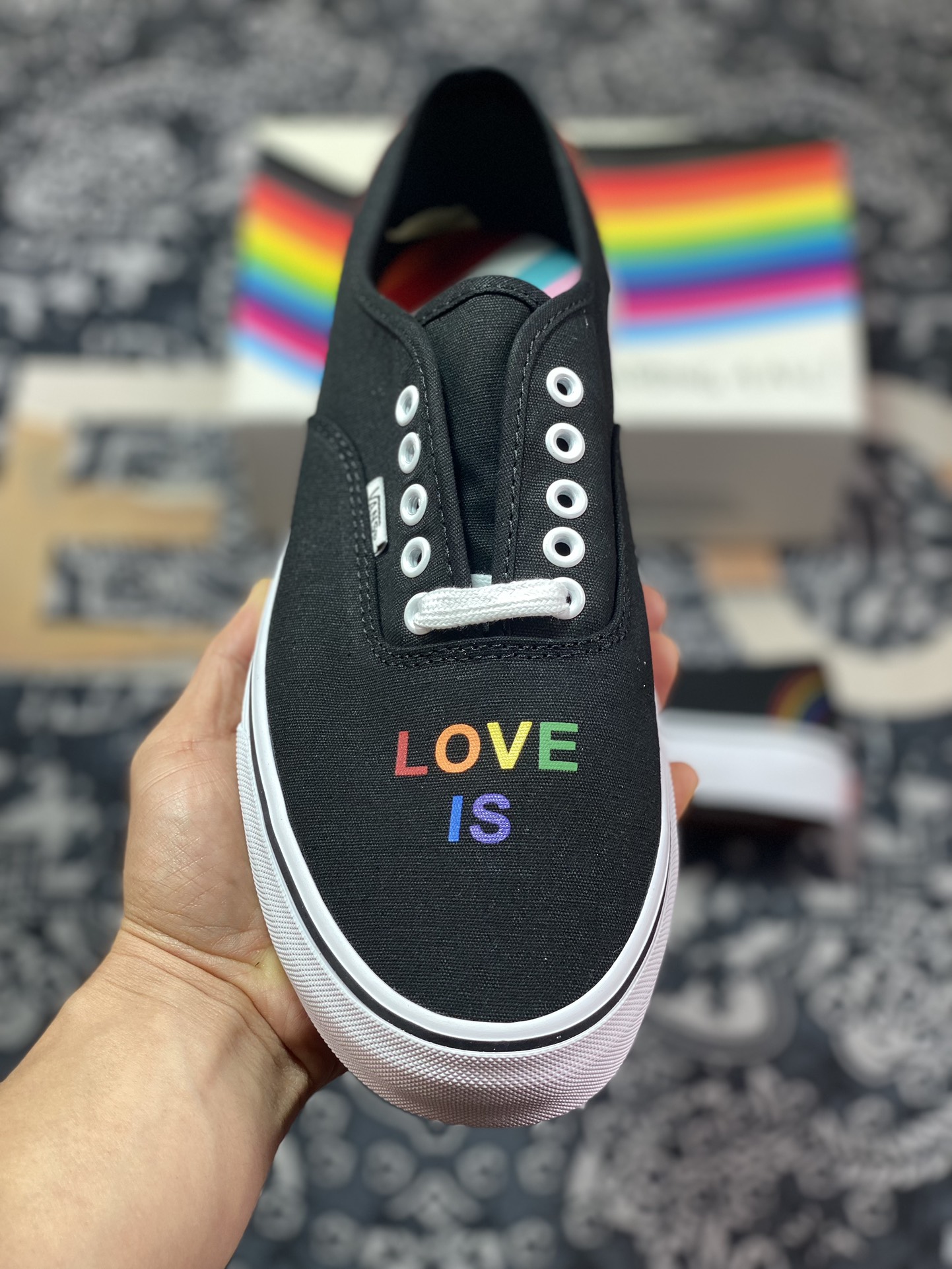 130  Vans Authentic 彩虹系列Vans Classics 推出的 "Love Wins" 系列 VN000EE3RNC