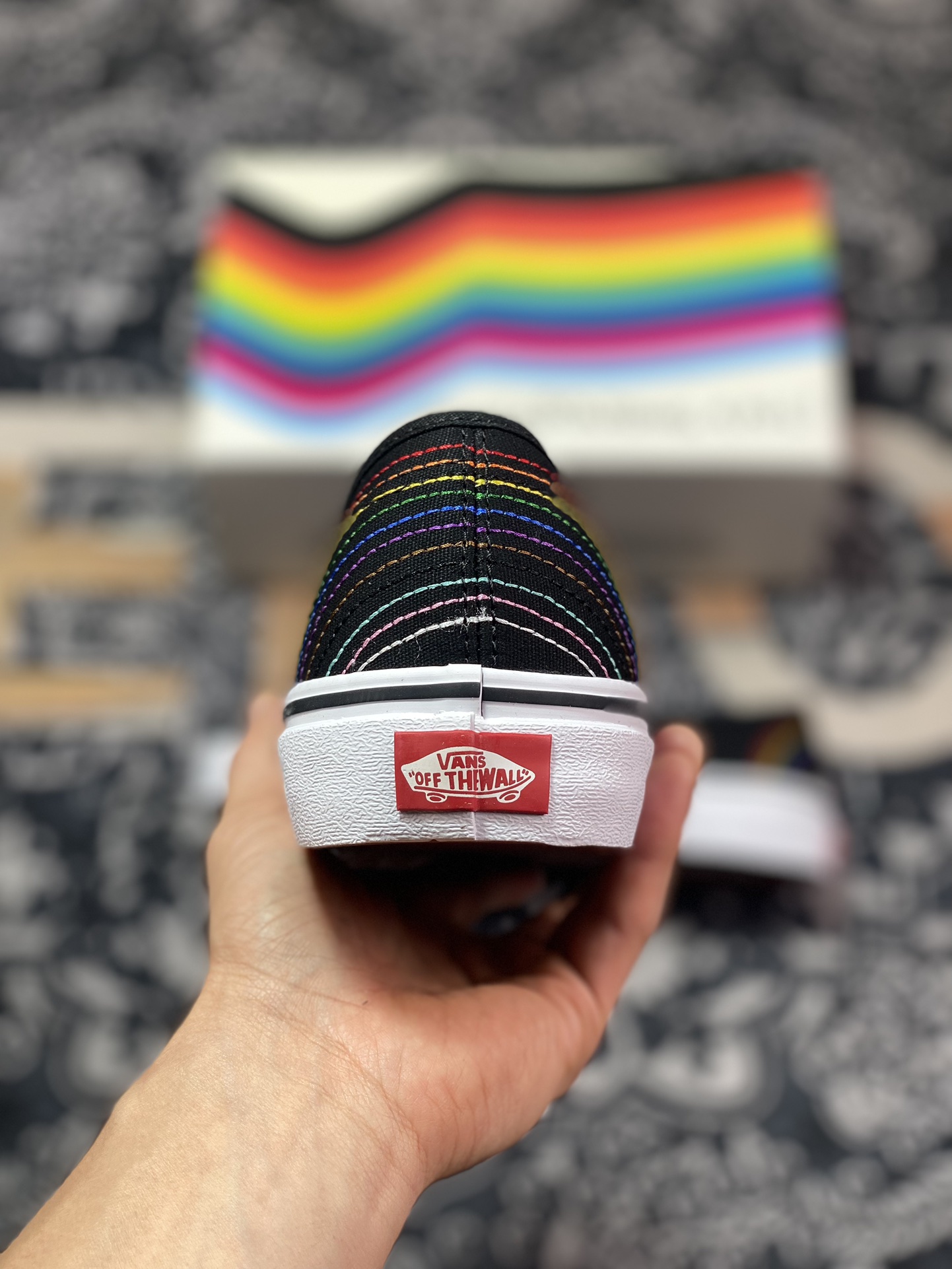 130  Vans Authentic 彩虹系列Vans Classics 推出的 "Love Wins" 系列 VN000EE3RNC