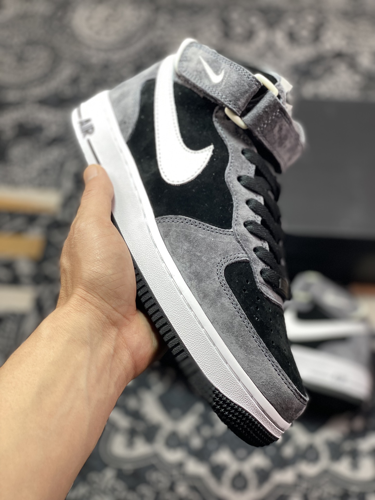 280 原装级别 Air Force 1 ’07 Mid 灰黑麂皮 QT3369-996