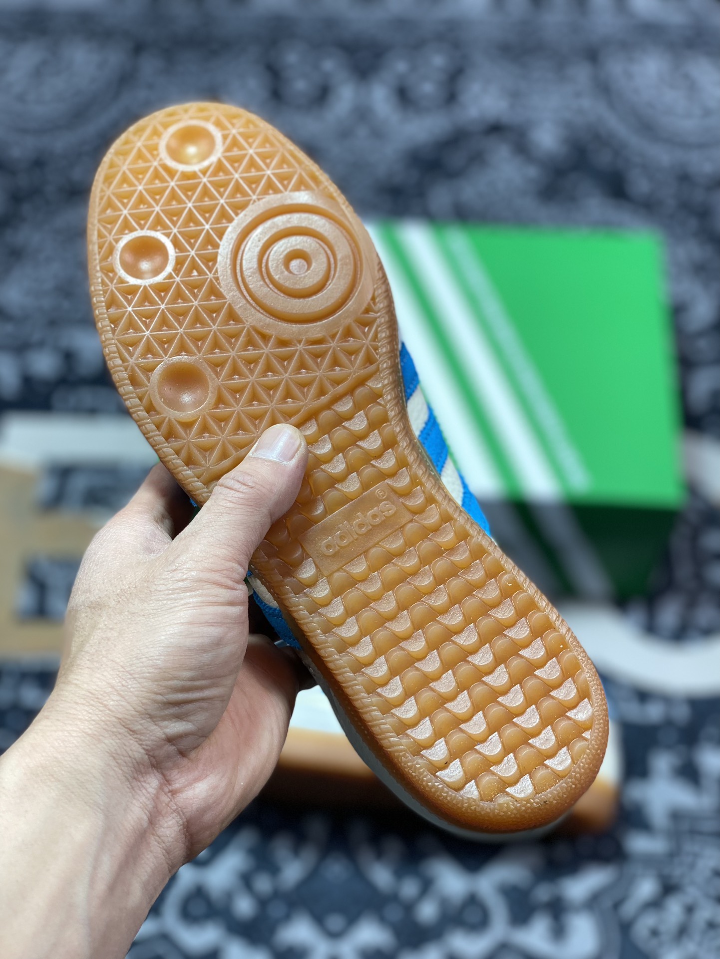 200  Sporty & Rich x Adidas Originals Samba OG 桑巴舞板鞋“白浅蓝浅灰生胶底”IE7096