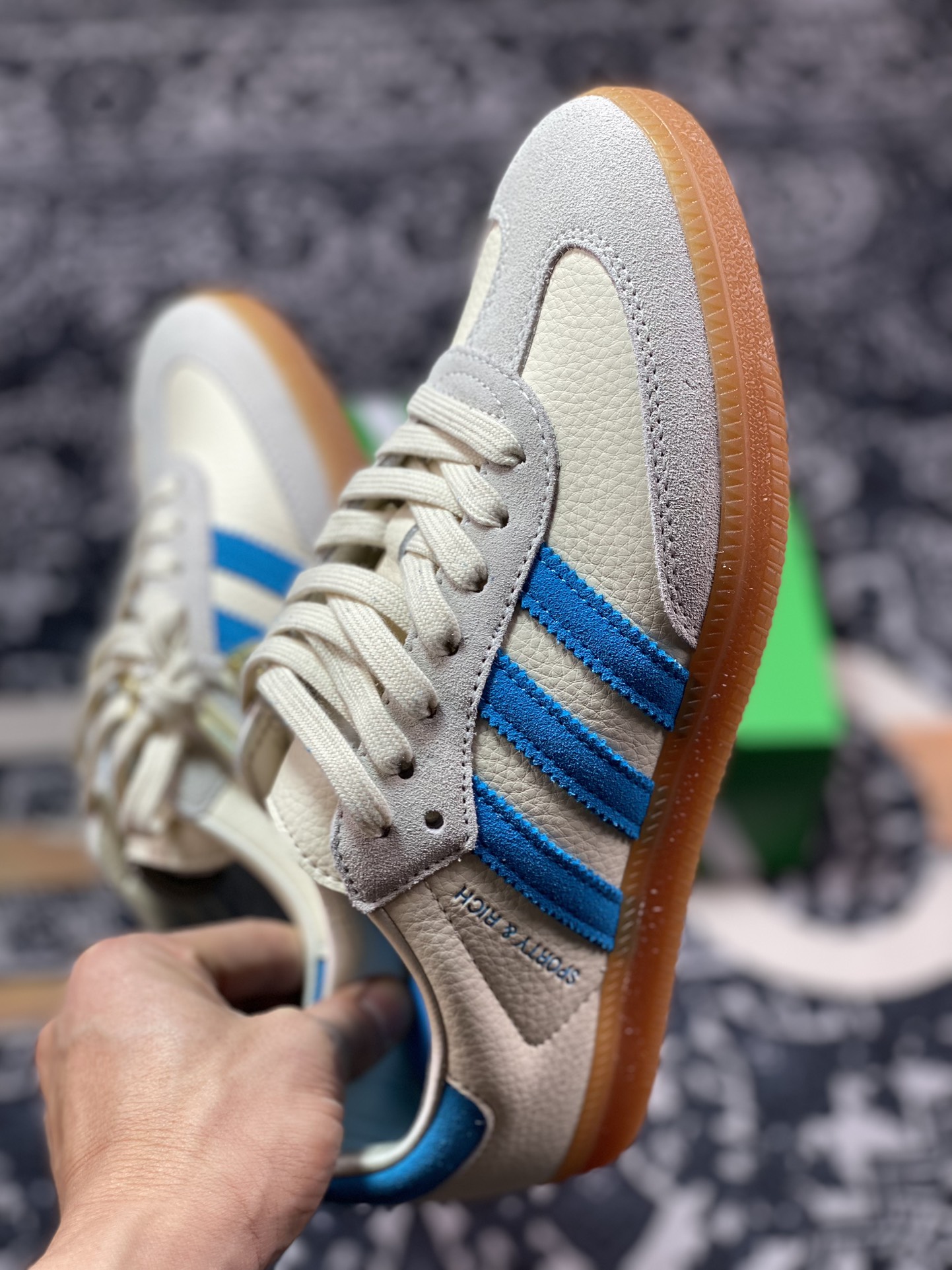 200  Sporty & Rich x Adidas Originals Samba OG 桑巴舞板鞋“白浅蓝浅灰生胶底”IE7096