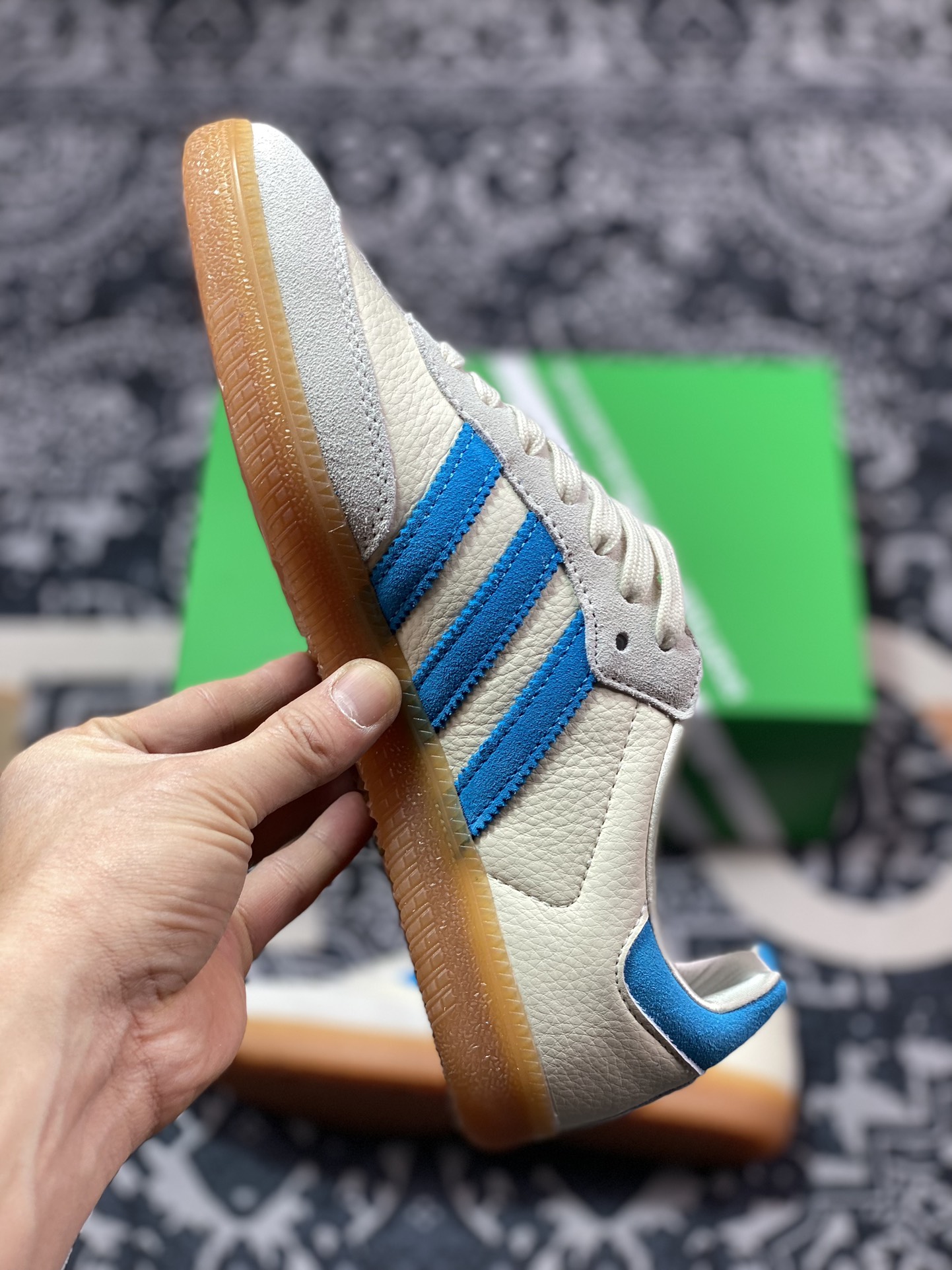 200  Sporty & Rich x Adidas Originals Samba OG 桑巴舞板鞋“白浅蓝浅灰生胶底”IE7096