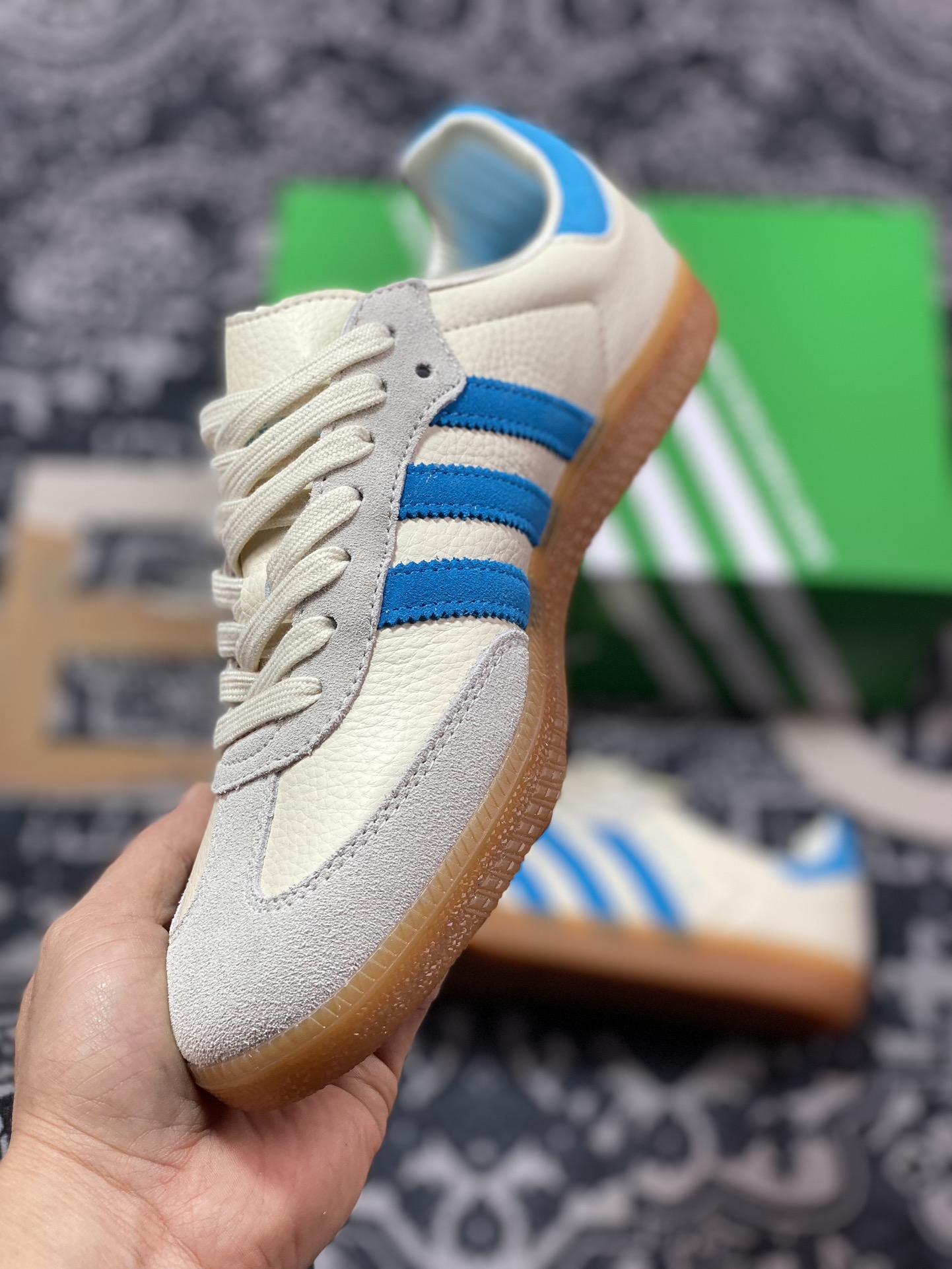 200  Sporty & Rich x Adidas Originals Samba OG 桑巴舞板鞋“白浅蓝浅灰生胶底”IE7096