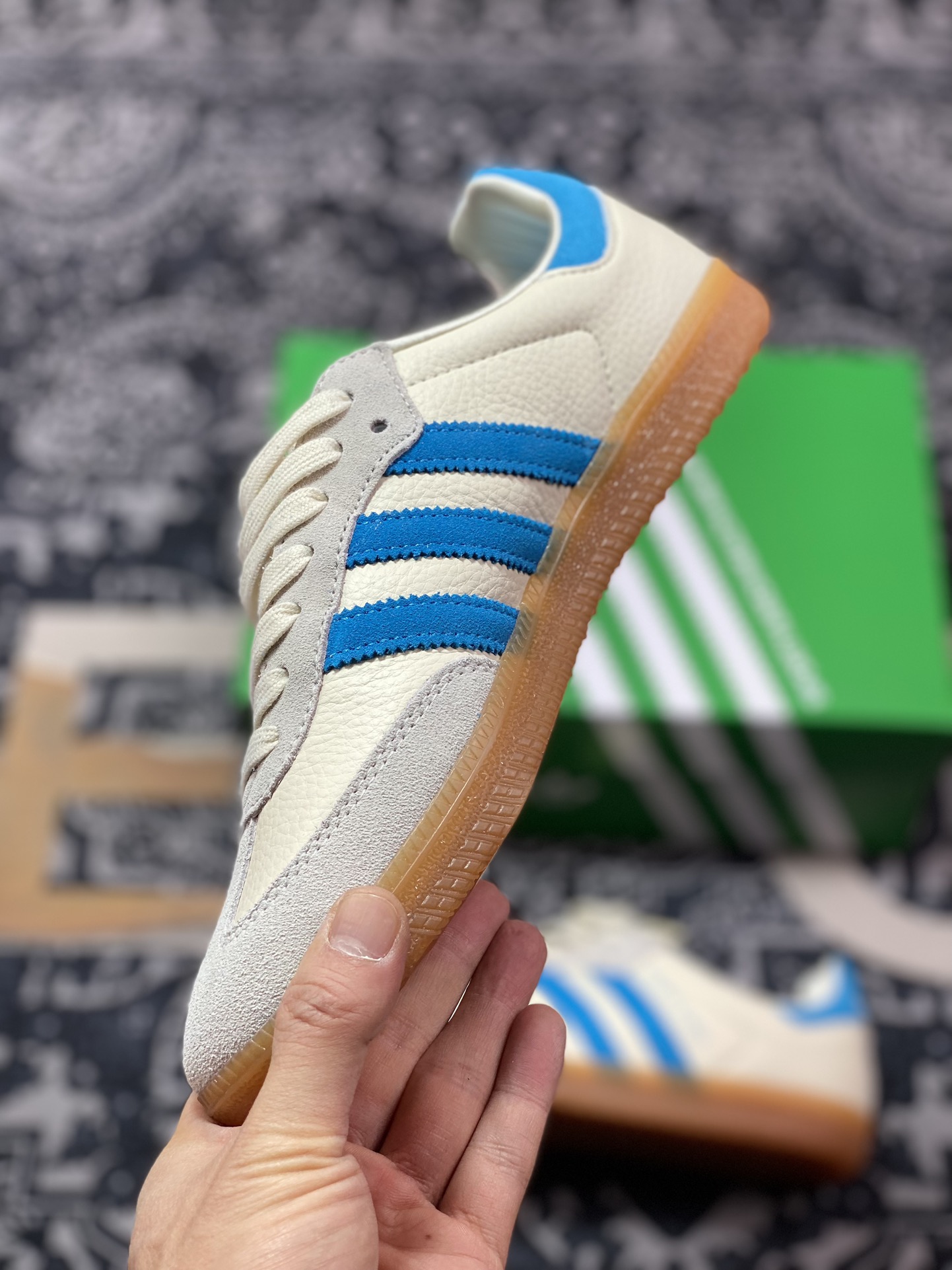 200  Sporty & Rich x Adidas Originals Samba OG 桑巴舞板鞋“白浅蓝浅灰生胶底”IE7096