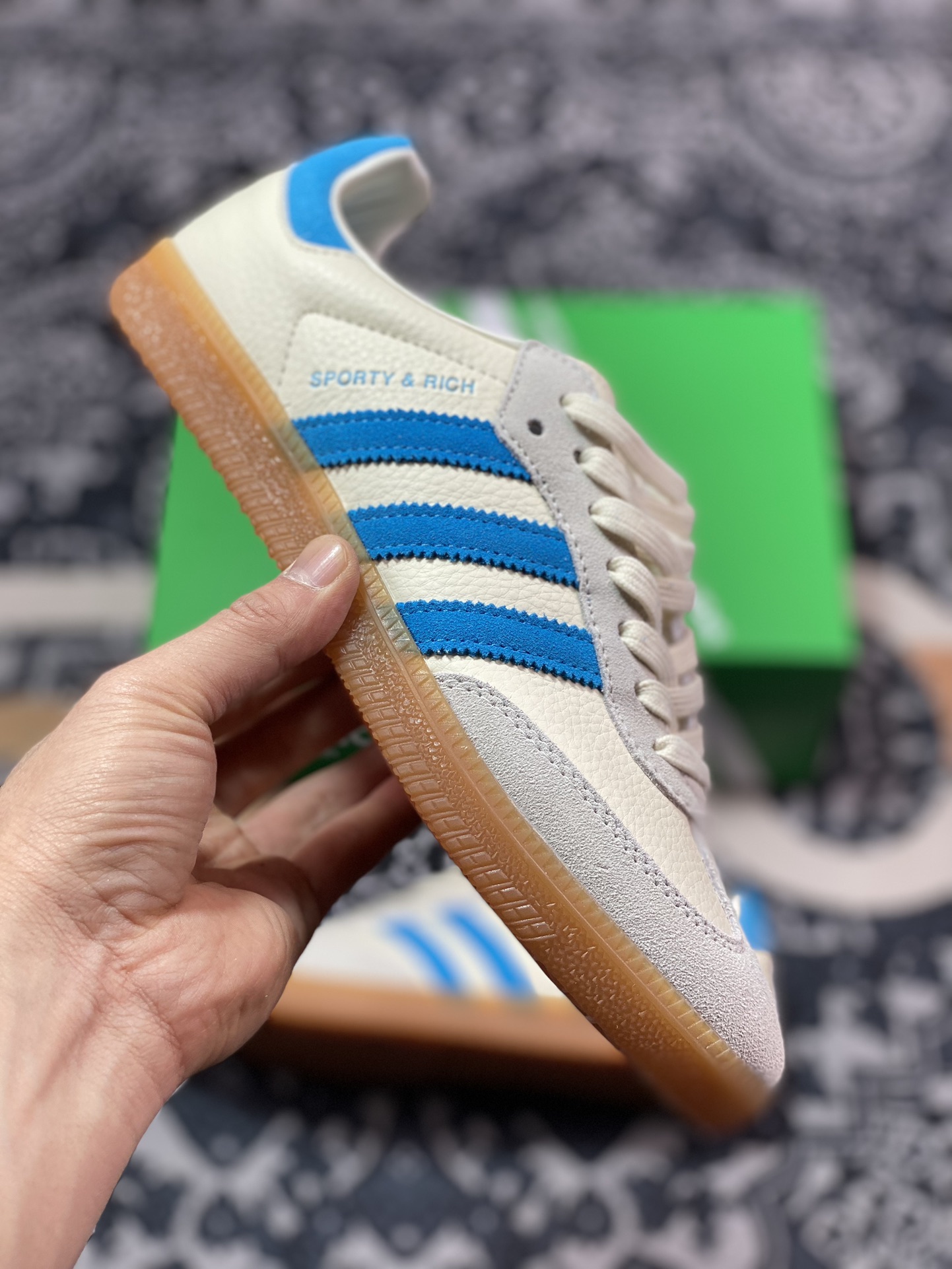 200  Sporty & Rich x Adidas Originals Samba OG 桑巴舞板鞋“白浅蓝浅灰生胶底”IE7096