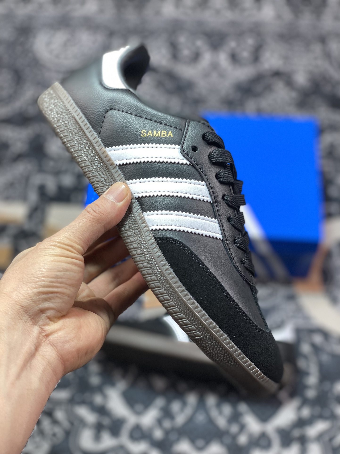 200  Adidas Originals Samba Vegan OG桑巴舞系列板鞋“皮革黑白金焦糖底”B75807