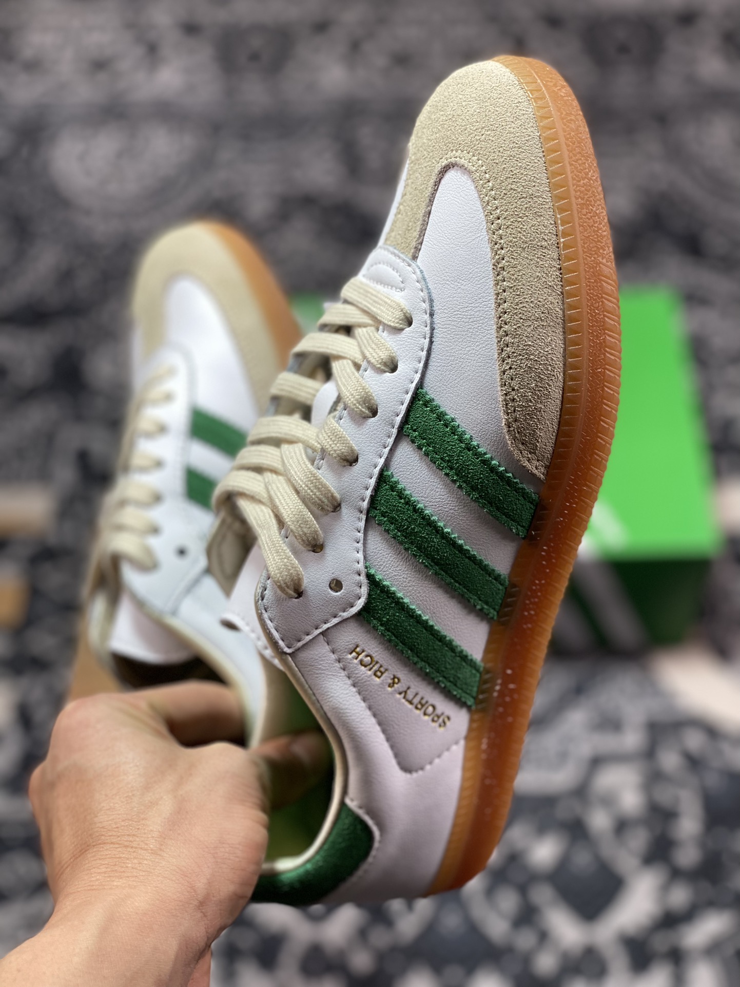 200  Sporty & Rich x Adidas Originals Samba OG 桑巴舞板鞋“白绿浅灰生胶底”HQ6075