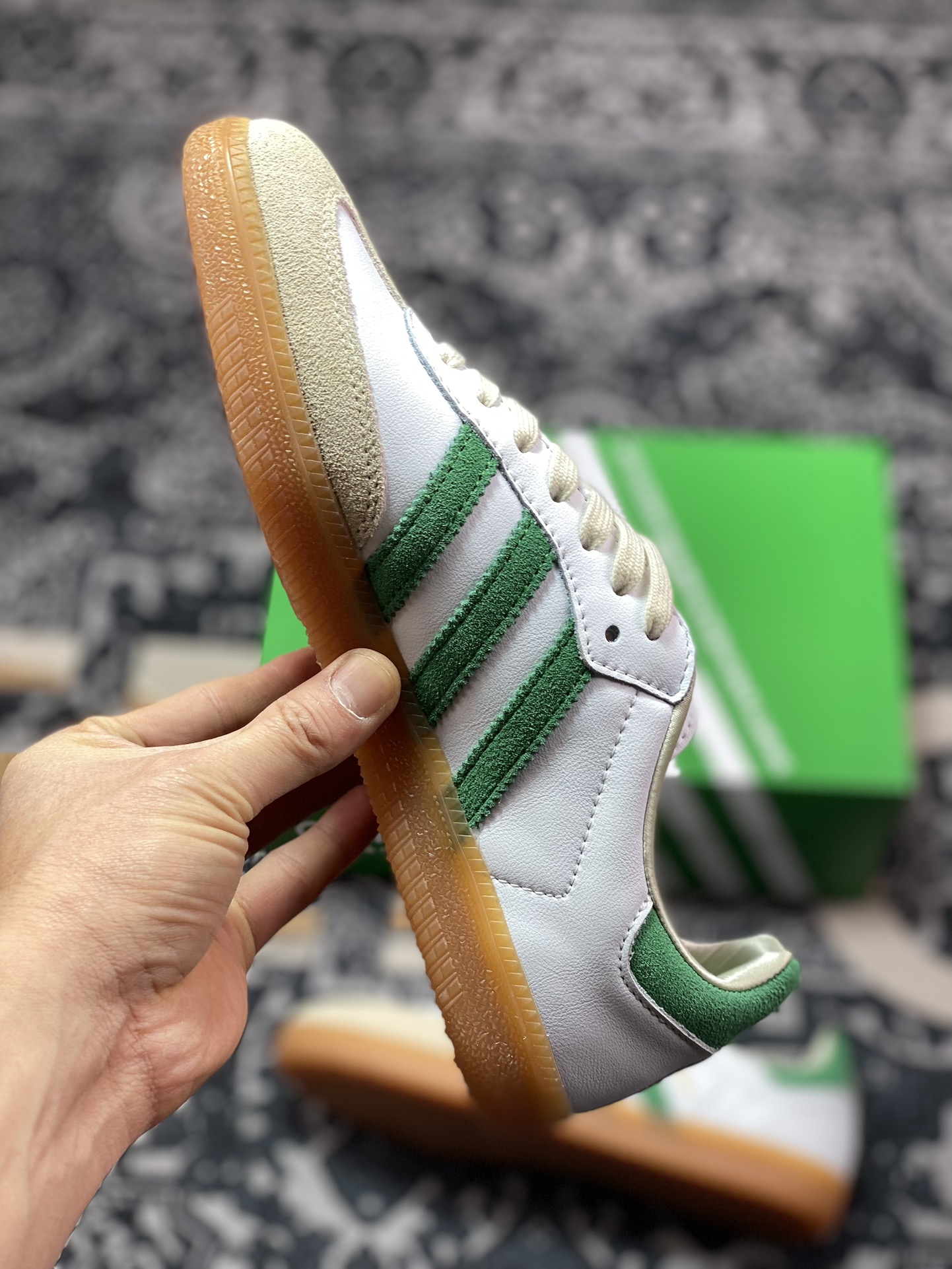 200  Sporty & Rich x Adidas Originals Samba OG 桑巴舞板鞋“白绿浅灰生胶底”HQ6075