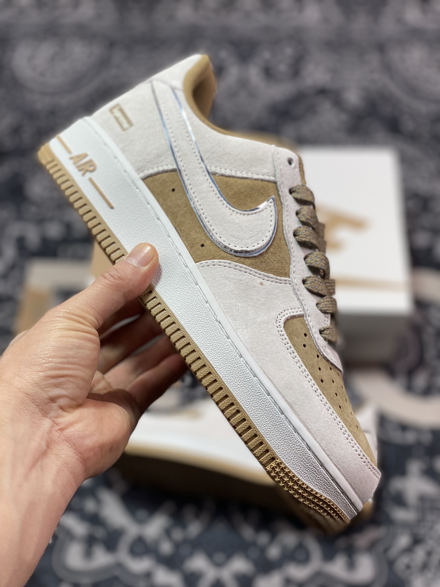 260 至高Supreme x Nike Air Force 1 07 Low"Supreme"空军一号板鞋“麂皮浅灰橄榄棕Sup银叠钩”ME2392-101