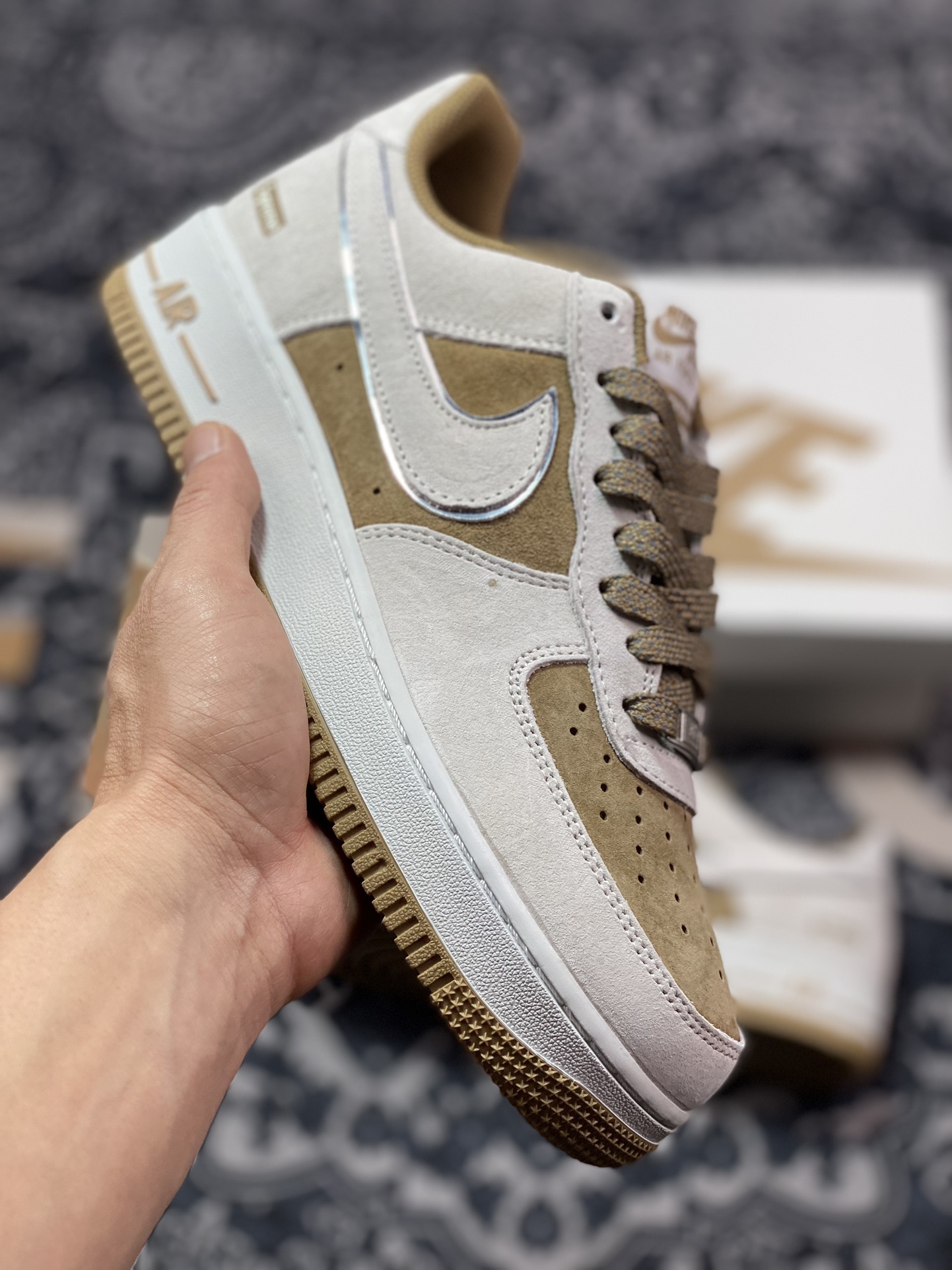 260 至高Supreme x Nike Air Force 1 07 Low”Supreme”空军一号板鞋“麂皮浅灰橄榄棕Sup银叠钩”ME2392-101