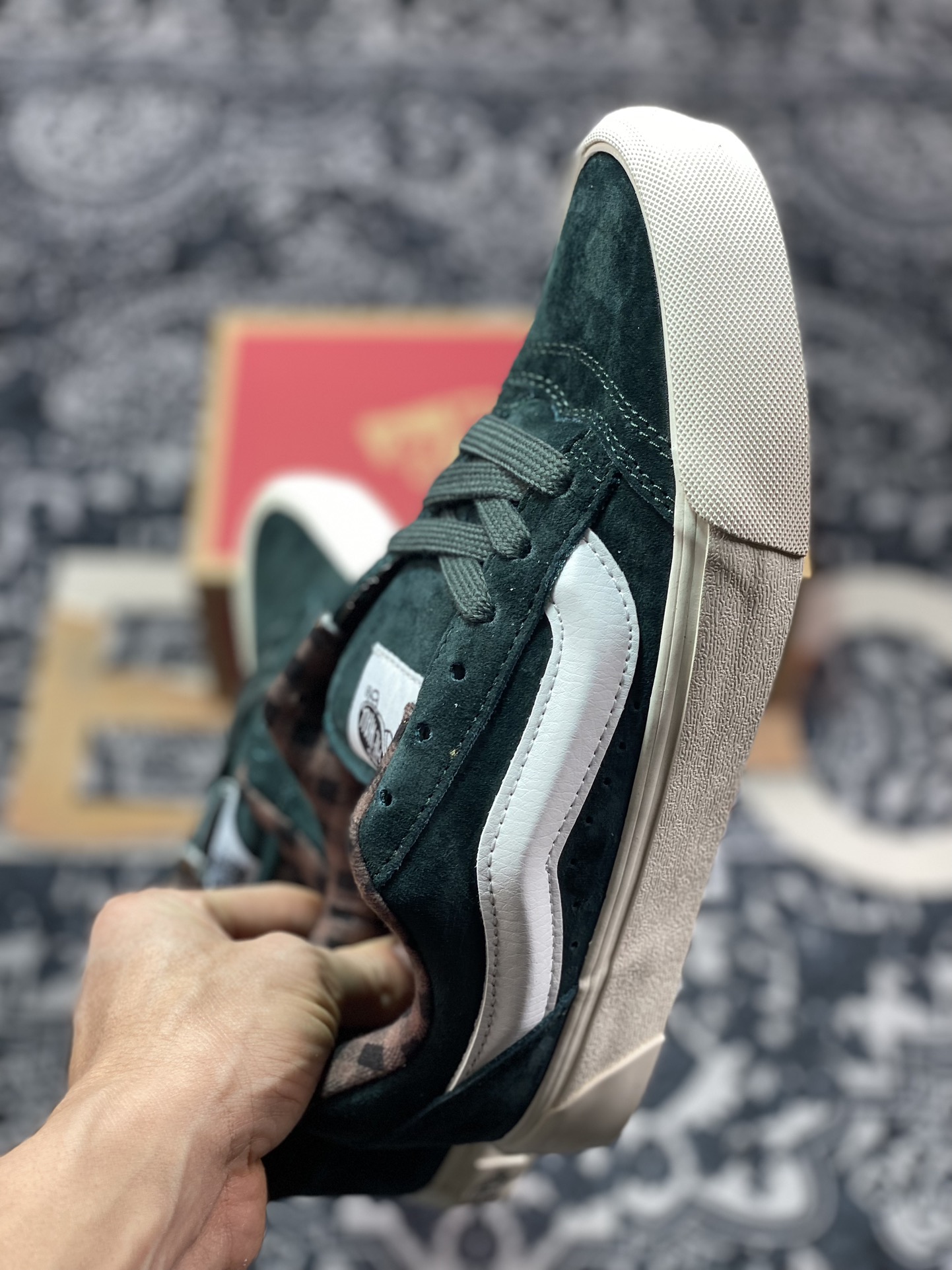 150   Vans Classics Knu Skool  厚鞋舌Logo黑白面包鞋