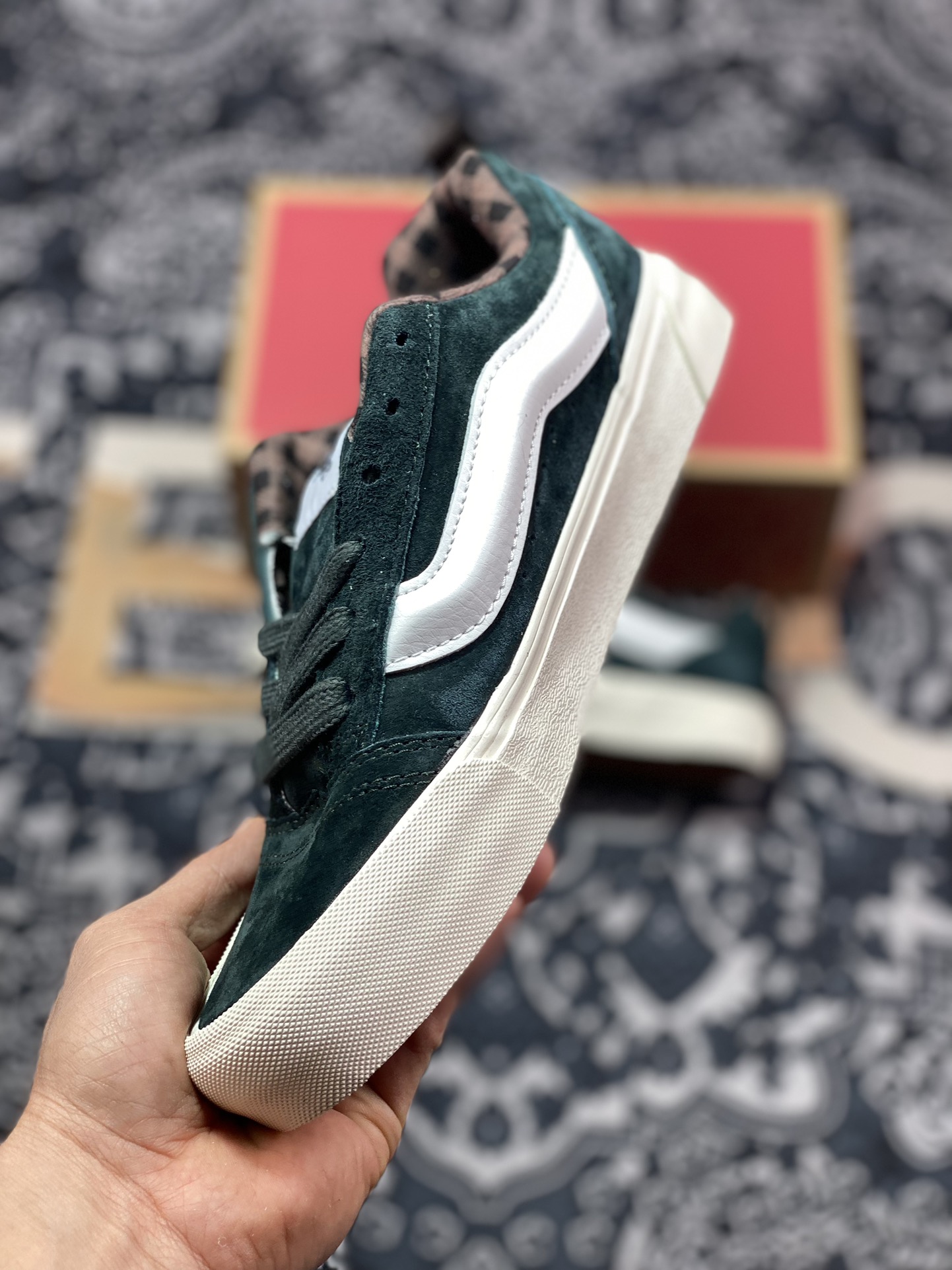 150   Vans Classics Knu Skool  厚鞋舌Logo黑白面包鞋