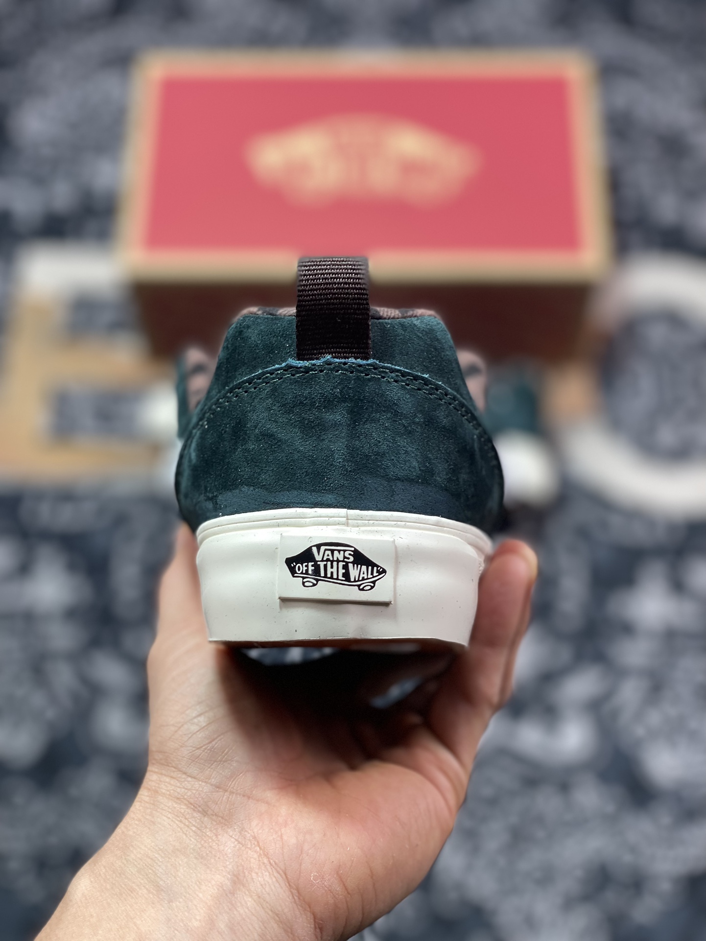 150   Vans Classics Knu Skool  厚鞋舌Logo黑白面包鞋