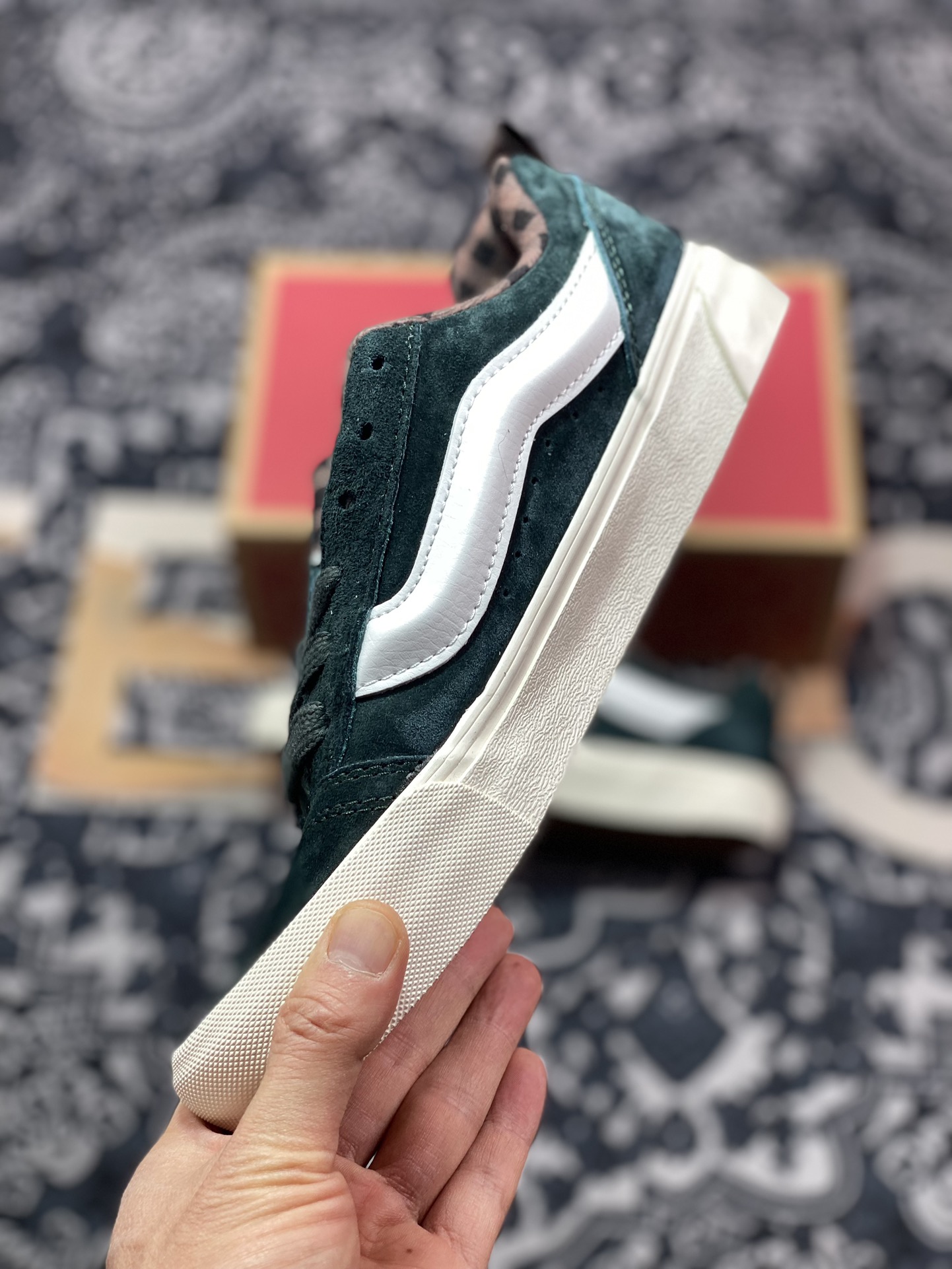 150   Vans Classics Knu Skool  厚鞋舌Logo黑白面包鞋