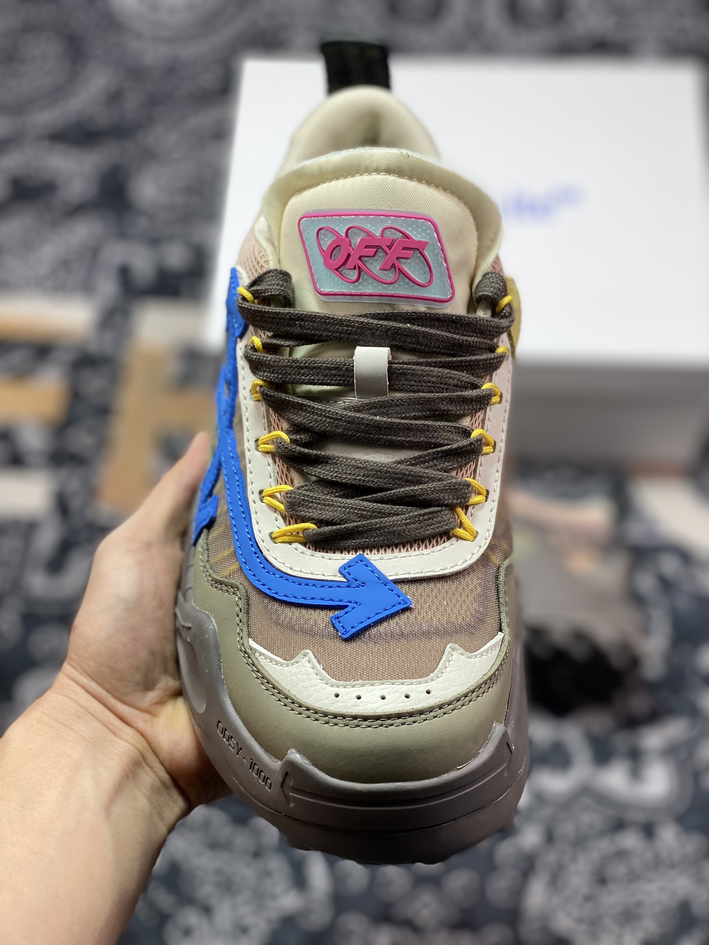 380 Off-White ODSY-1000 Chunky Arrow 系列低帮箭头运动鞋“橄榄绿棕蓝"OMIA139R21FAB0010945