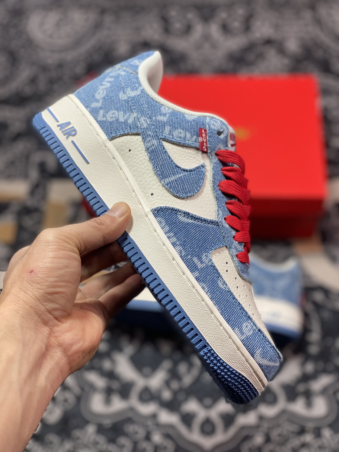 240 李维斯Levi's x Nike Air Force 1 07 Low"Exclusive Denim"空军一号板鞋“拼接米白红牛仔浅蓝提花牛仔布”VT5698-568