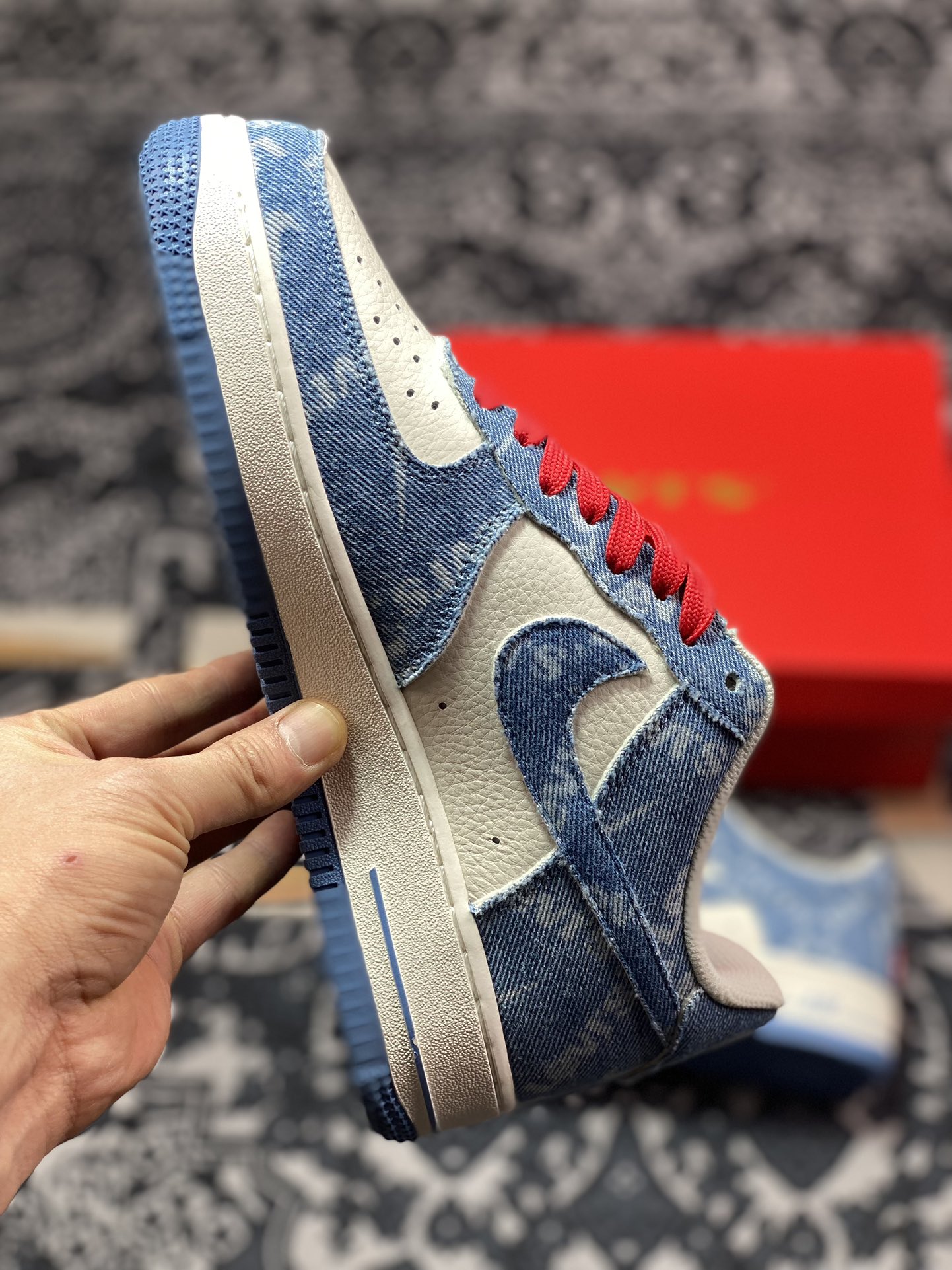 240 李维斯Levi's x Nike Air Force 1 07 Low"Exclusive Denim"空军一号板鞋“拼接米白红牛仔浅蓝提花牛仔布”VT5698-568