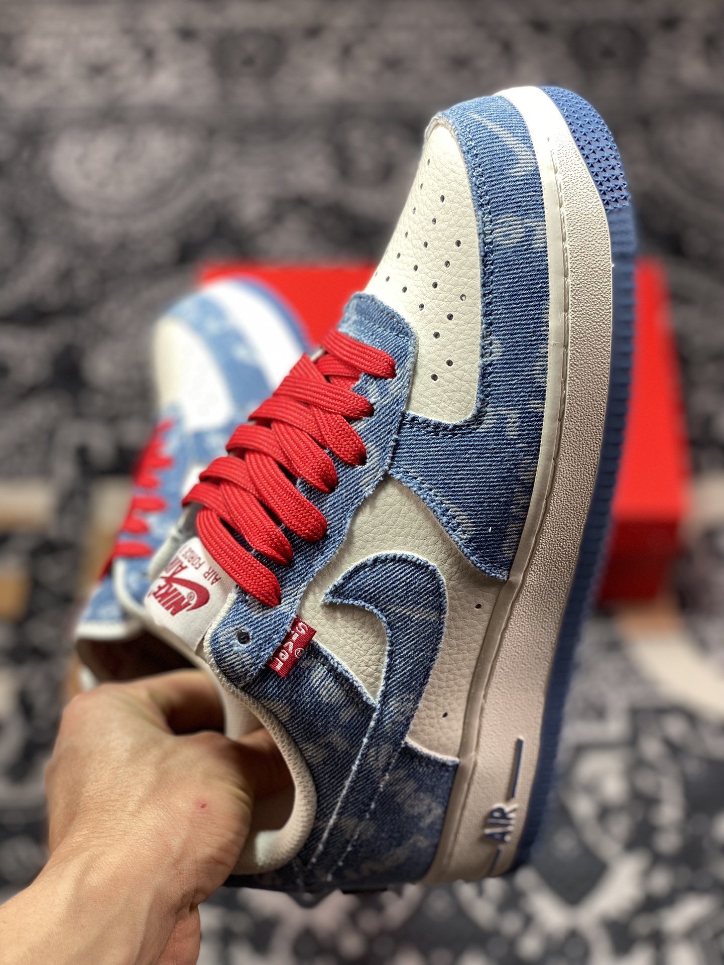 240 李维斯Levi's x Nike Air Force 1 07 Low"Exclusive Denim"空军一号板鞋“拼接米白红牛仔浅蓝提花牛仔布”VT5698-568