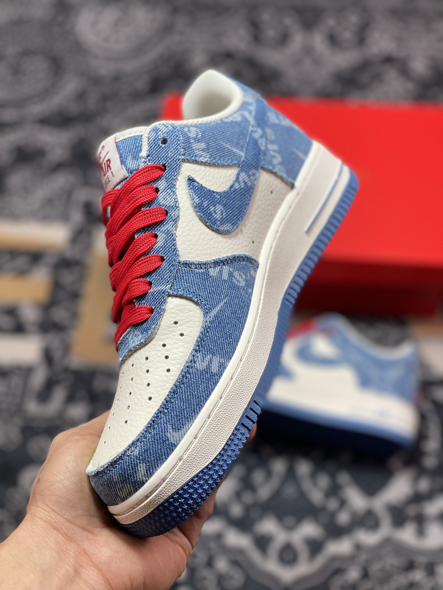 240 李维斯Levi's x Nike Air Force 1 07 Low"Exclusive Denim"空军一号板鞋“拼接米白红牛仔浅蓝提花牛仔布”VT5698-568