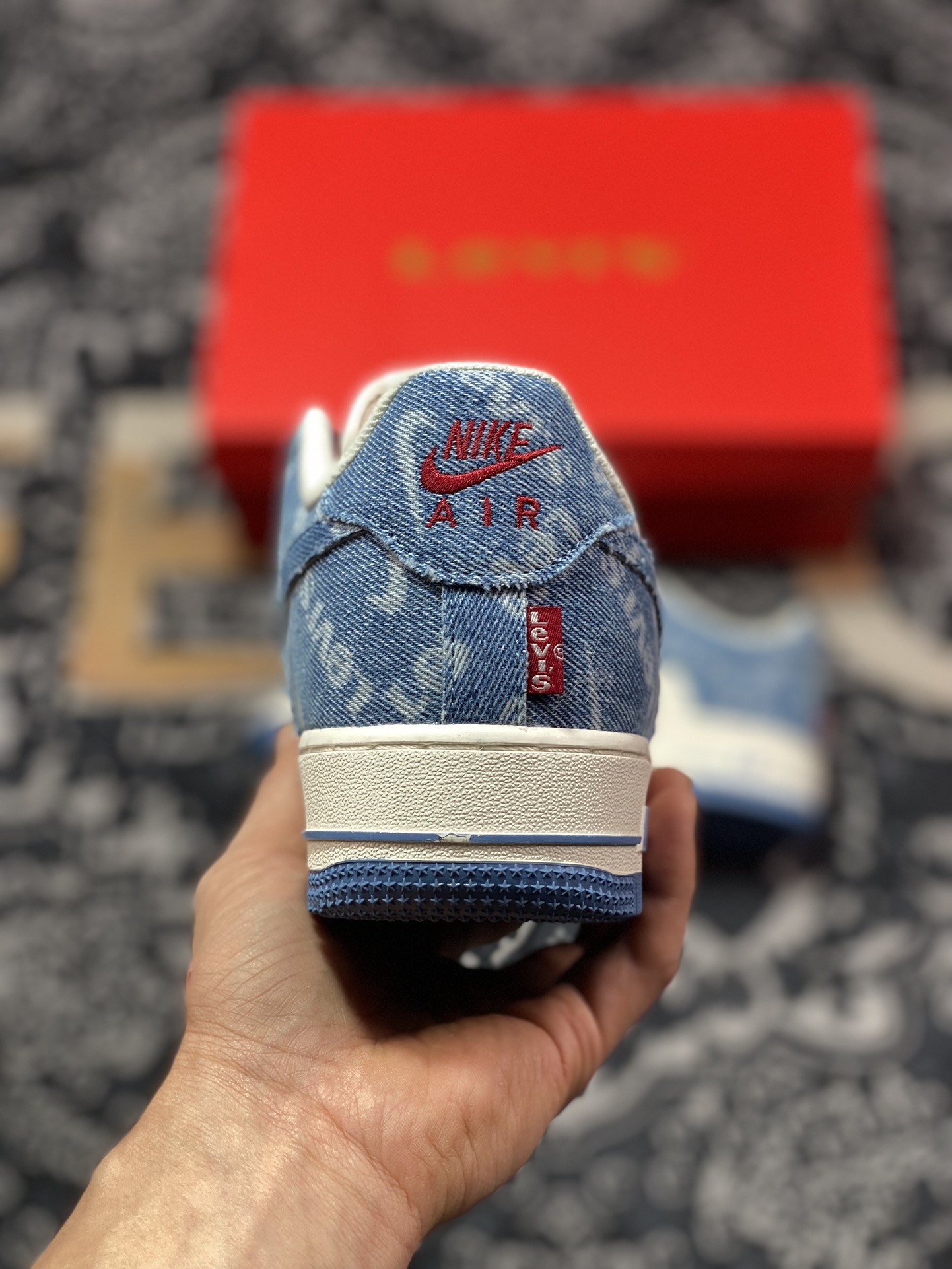 240 李维斯Levi's x Nike Air Force 1 07 Low"Exclusive Denim"空军一号板鞋“拼接米白红牛仔浅蓝提花牛仔布”VT5698-568