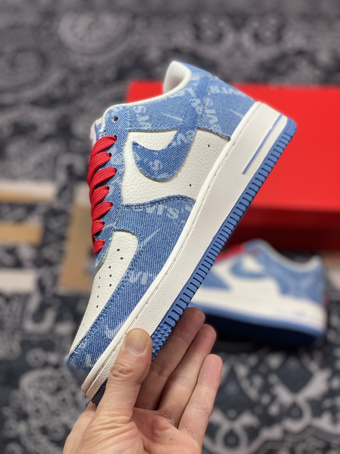 240 李维斯Levi's x Nike Air Force 1 07 Low"Exclusive Denim"空军一号板鞋“拼接米白红牛仔浅蓝提花牛仔布”VT5698-568