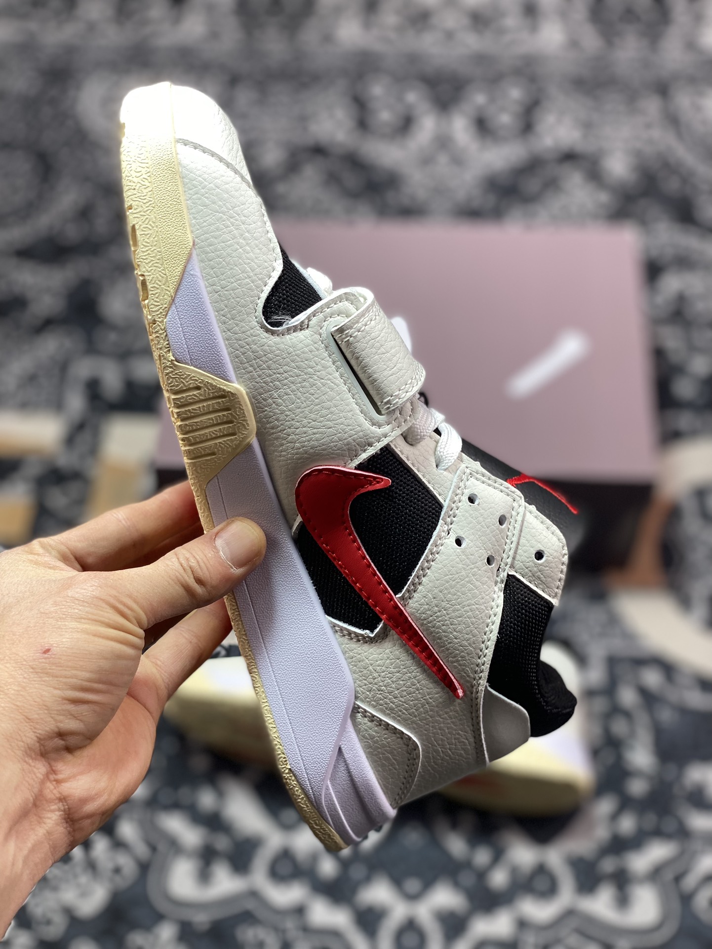 200 Travis Scott X Nike Jordan Cut The Check"University Red"削减支票篮球鞋“TS联名米白黑红大学红倒钩”FZ8117-101