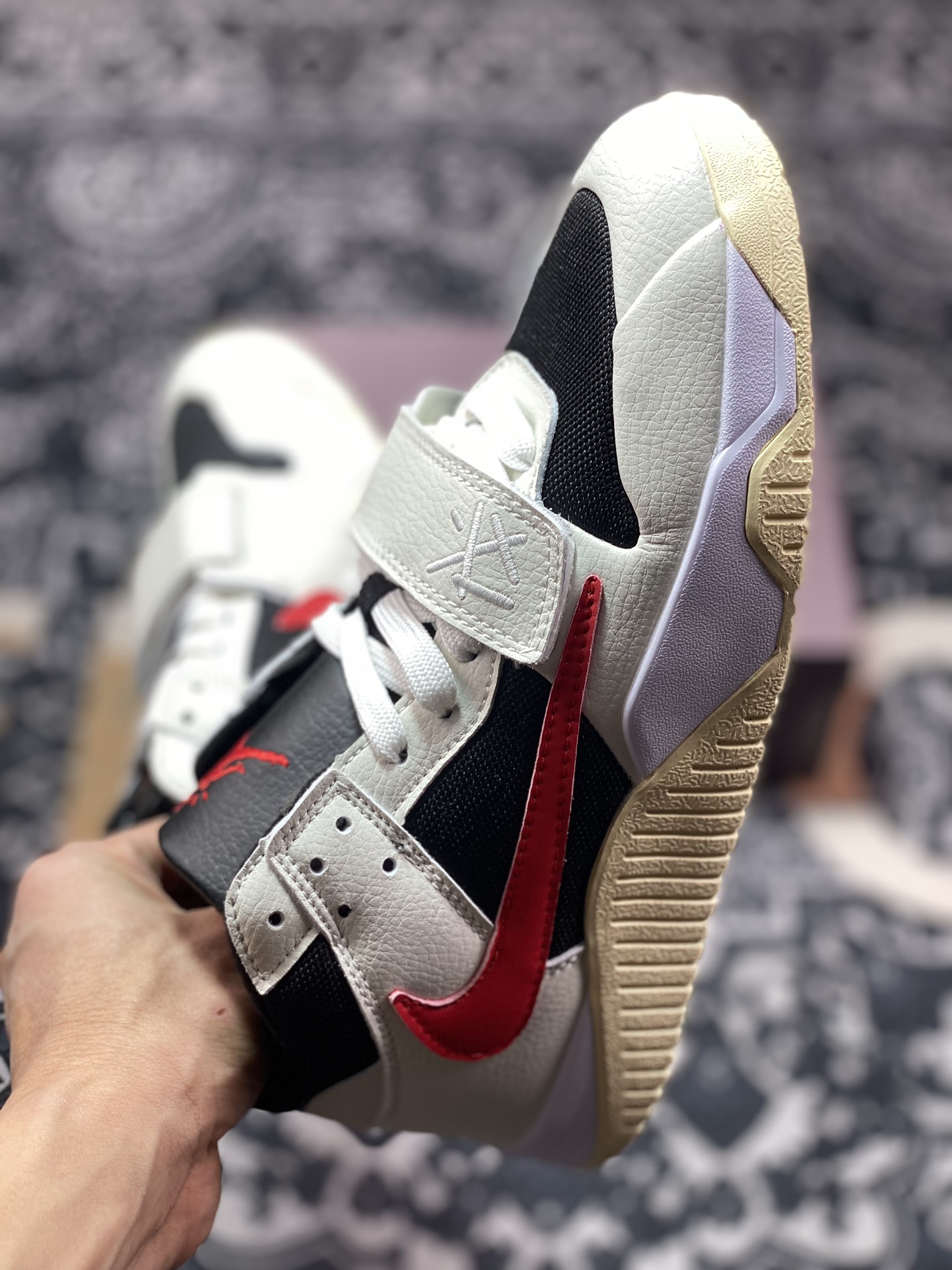 200 Travis Scott X Nike Jordan Cut The Check"University Red"削减支票篮球鞋“TS联名米白黑红大学红倒钩”FZ8117-101