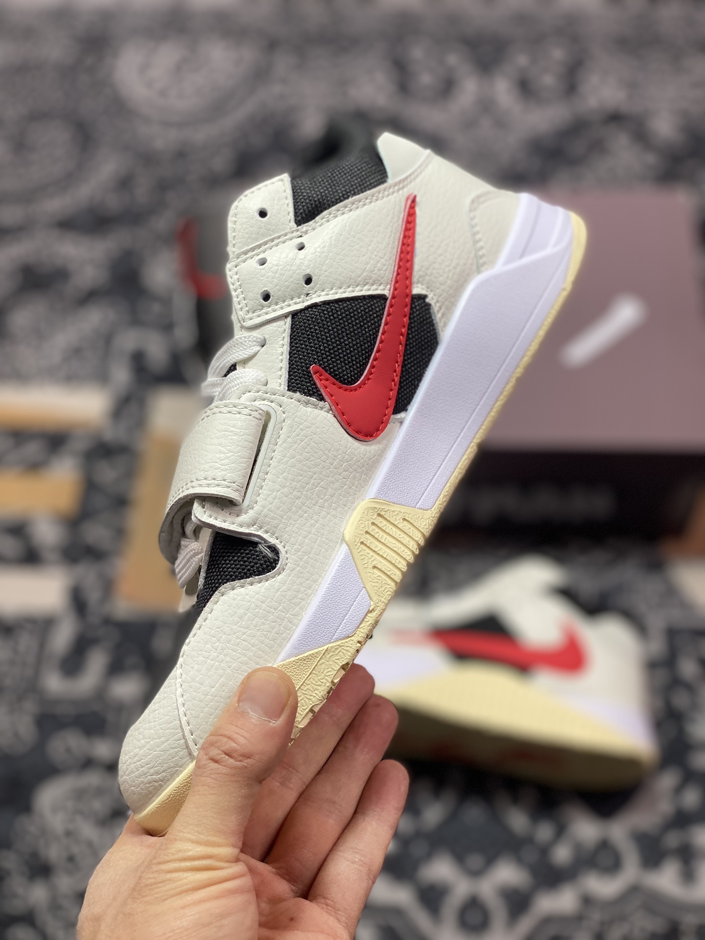 200 Travis Scott X Nike Jordan Cut The Check"University Red"削减支票篮球鞋“TS联名米白黑红大学红倒钩”FZ8117-101