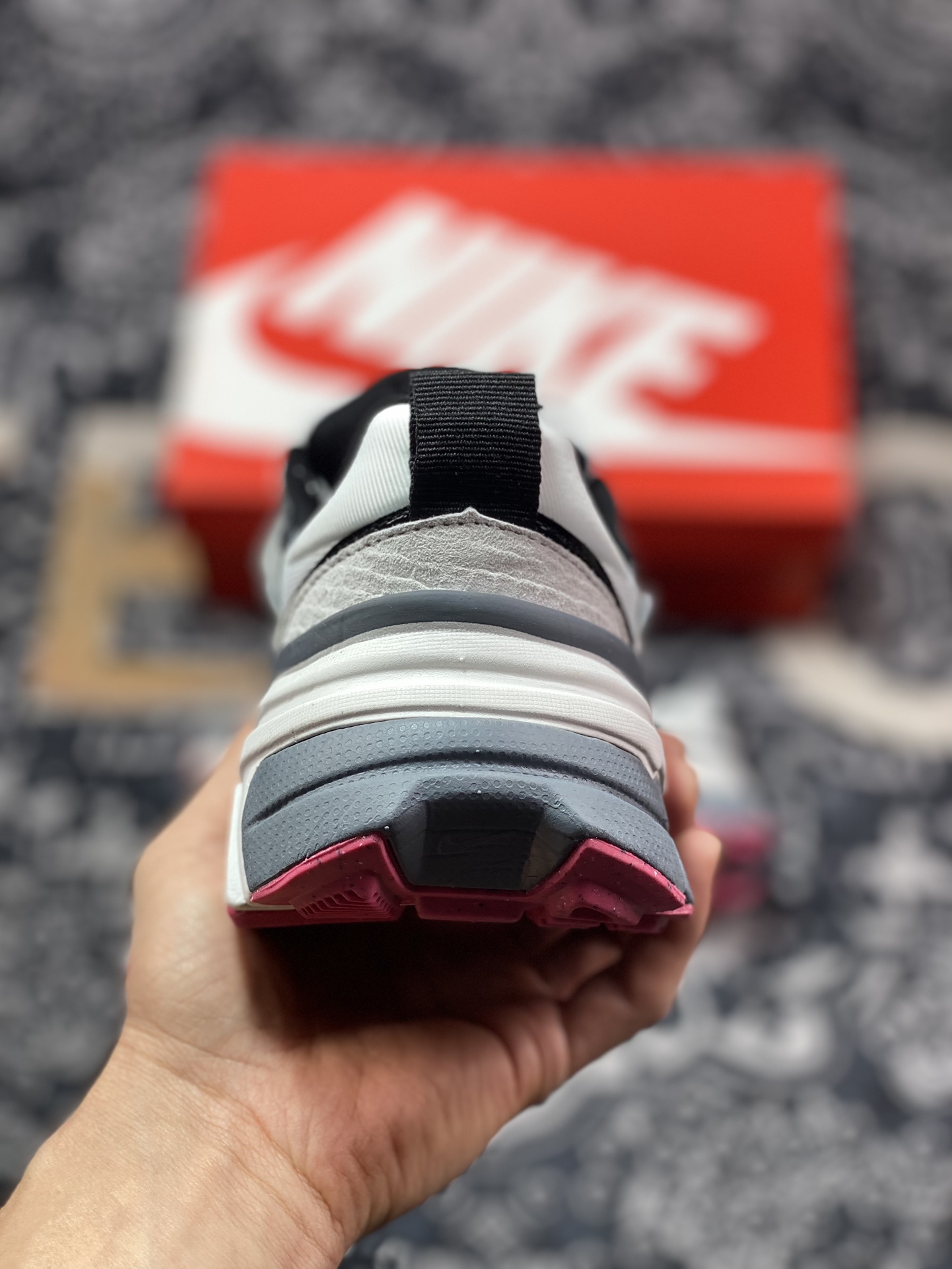 200 耐克Nike Wmns V2K Runtekk Low"White Grey Pink"复古潮系列慢跑鞋“白黑深灰粉”FZ5061-100