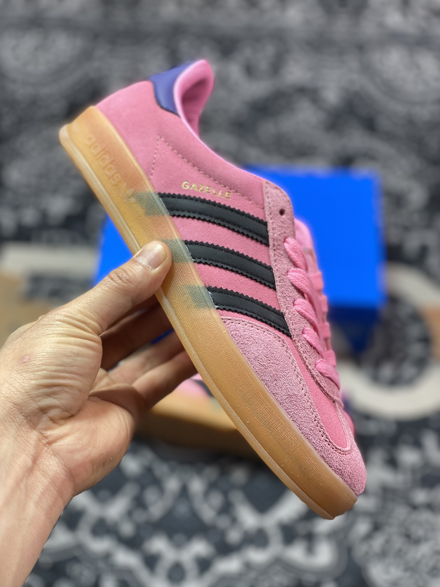 200 阿迪达斯Adidas Gazelle Indoor Trainers 羚羊内训系列低帮板鞋“翻毛玫粉藏蓝生胶底”IE7002