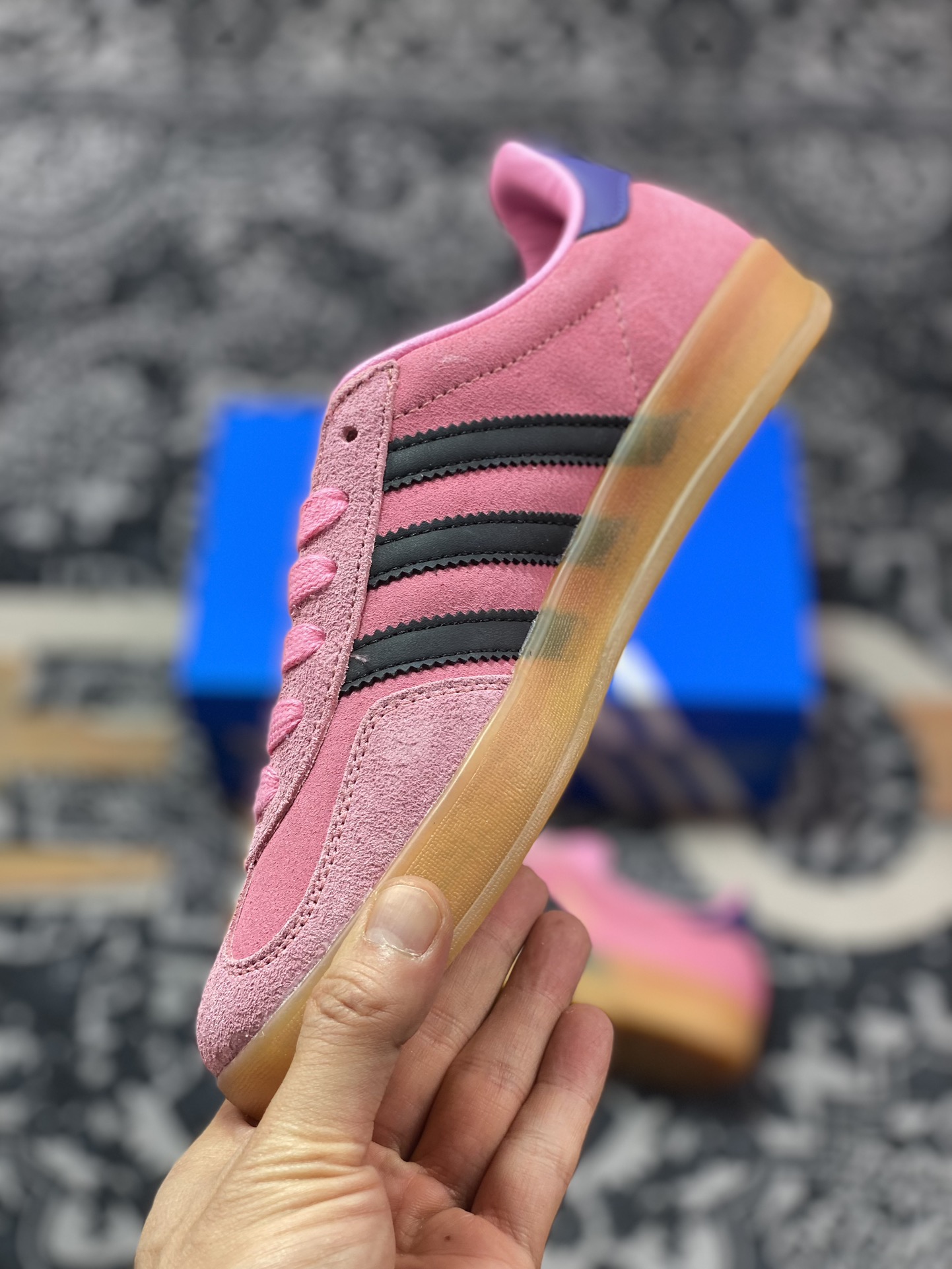 200 阿迪达斯Adidas Gazelle Indoor Trainers 羚羊内训系列低帮板鞋“翻毛玫粉藏蓝生胶底”IE7002