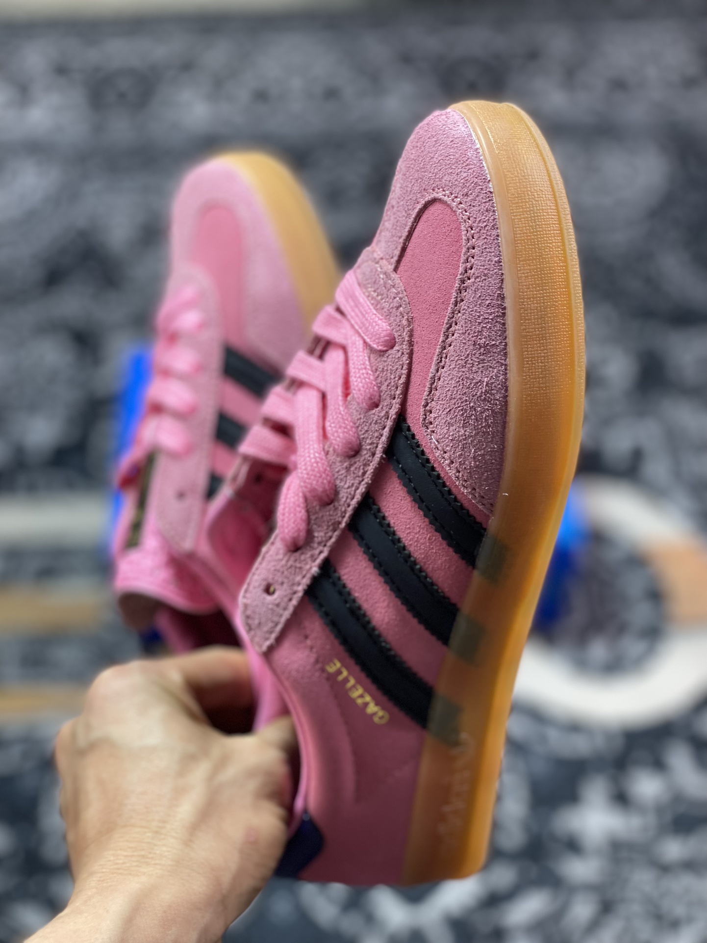 200 阿迪达斯Adidas Gazelle Indoor Trainers 羚羊内训系列低帮板鞋“翻毛玫粉藏蓝生胶底”IE7002