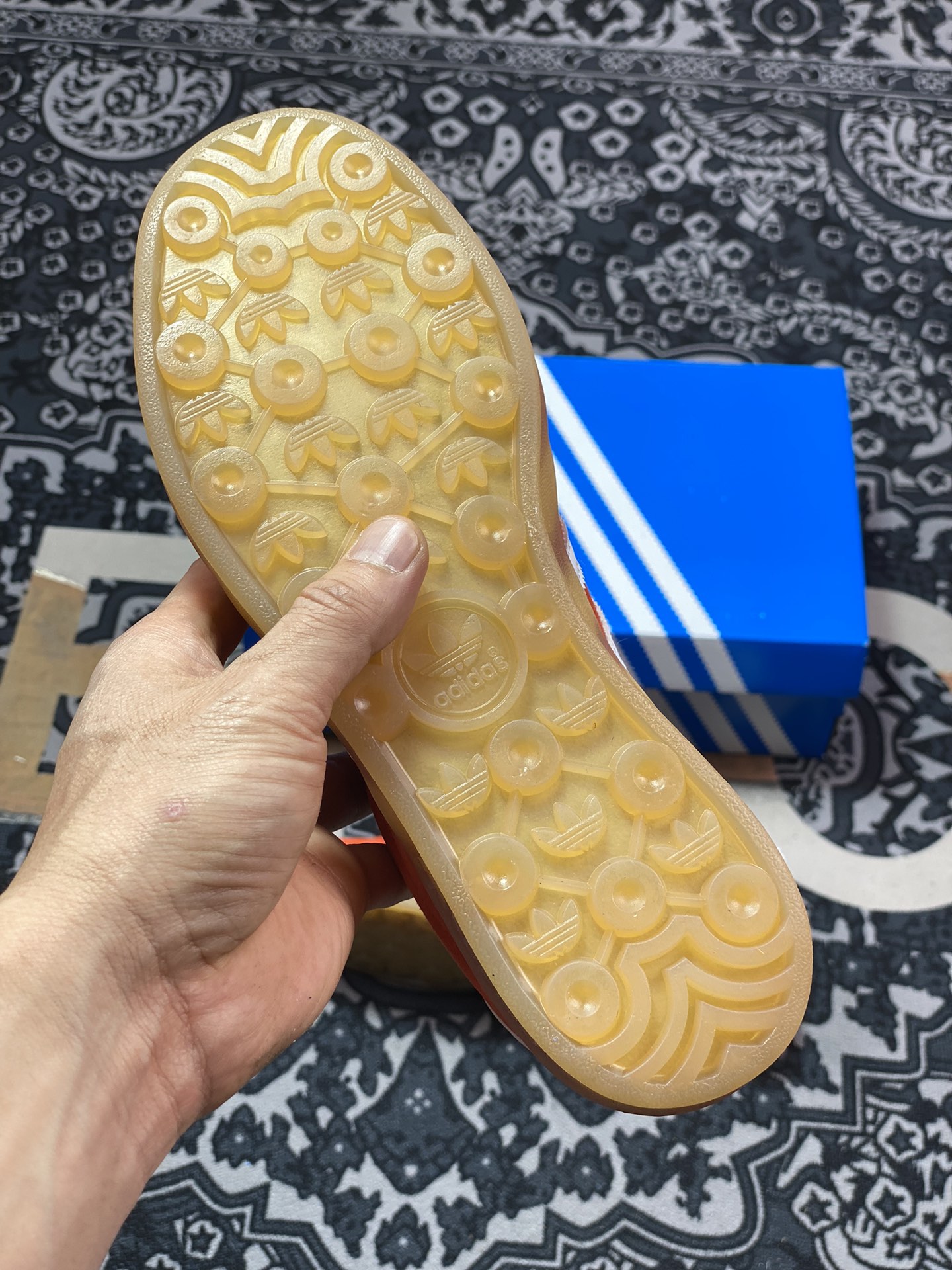 200  阿迪达斯Adidas Gazelle Indoor Trainers 羚羊内训系列低帮板鞋“桔红白生胶底”HQ8718