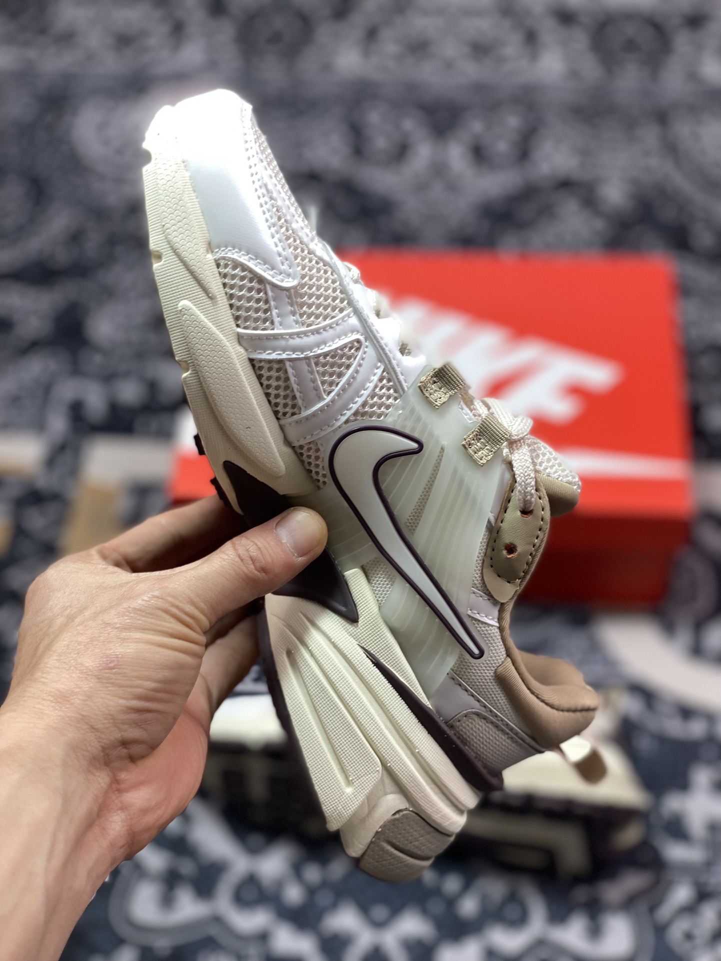 200 Nike Wmns V2K Runtekk Low"Sail Tan Brown"复古潮慢跑鞋“米灰奶茶棕”FD0736-103