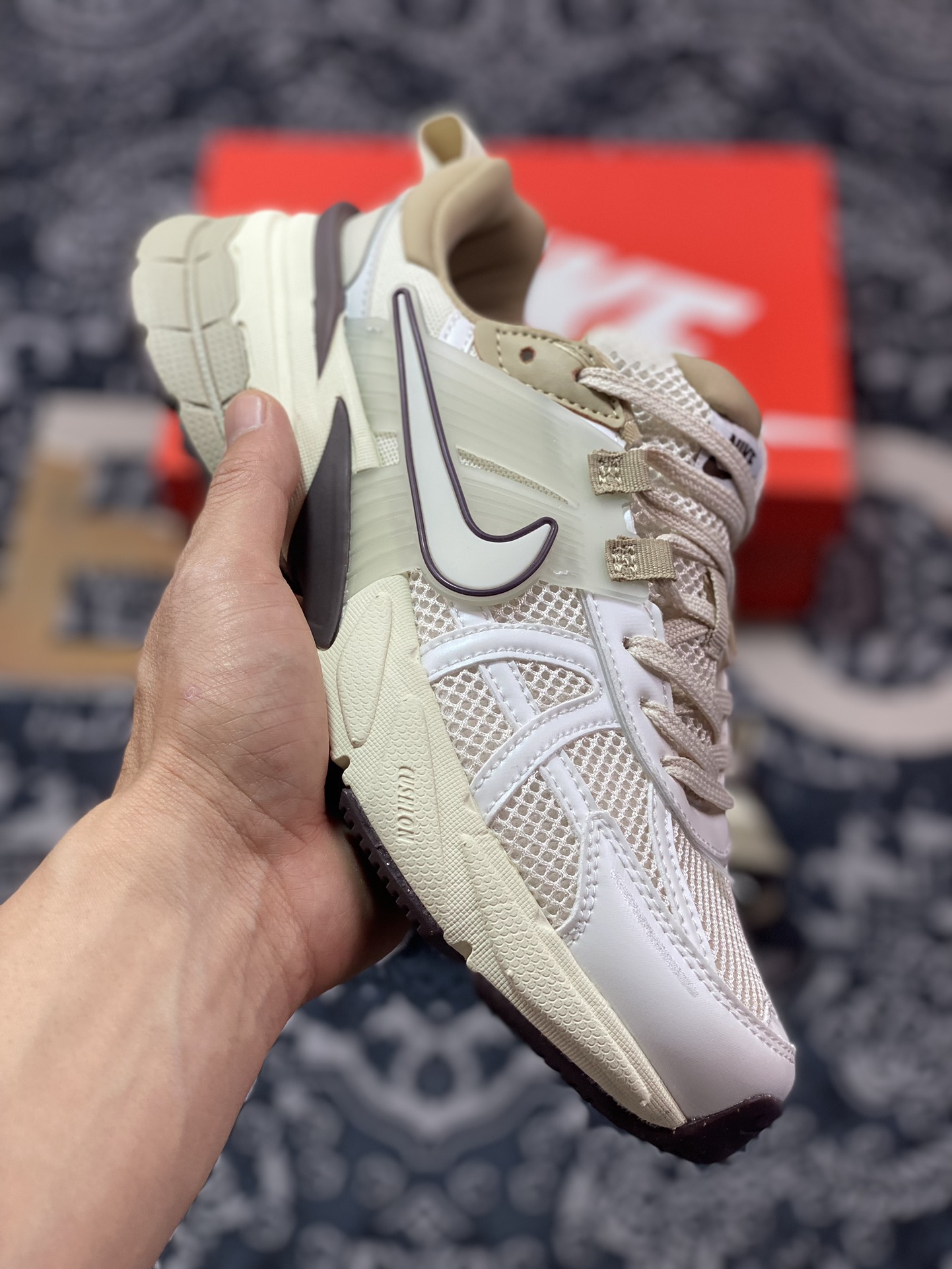 200 Nike Wmns V2K Runtekk Low”Sail Tan Brown”复古潮慢跑鞋“米灰奶茶棕”FD0736-103