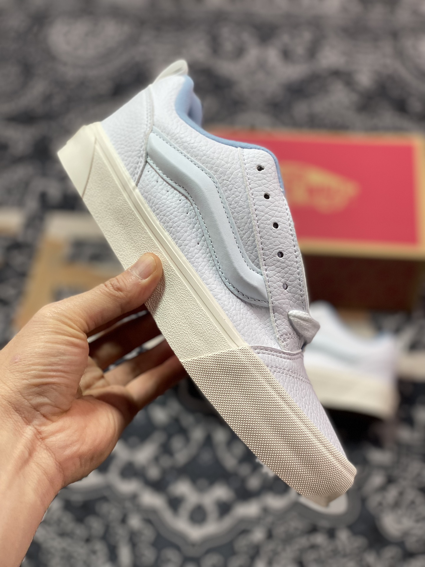 Vans Classics Knu Skool Vans official white and blue VN0009QCDSB