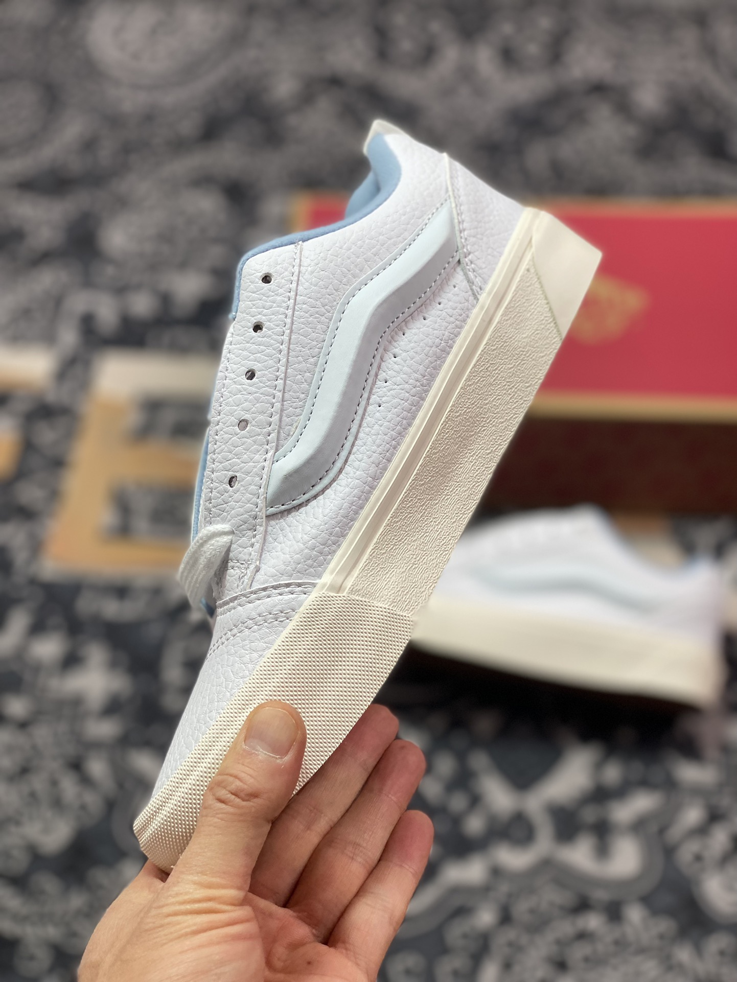 Vans Classics Knu Skool Vans official white and blue VN0009QCDSB