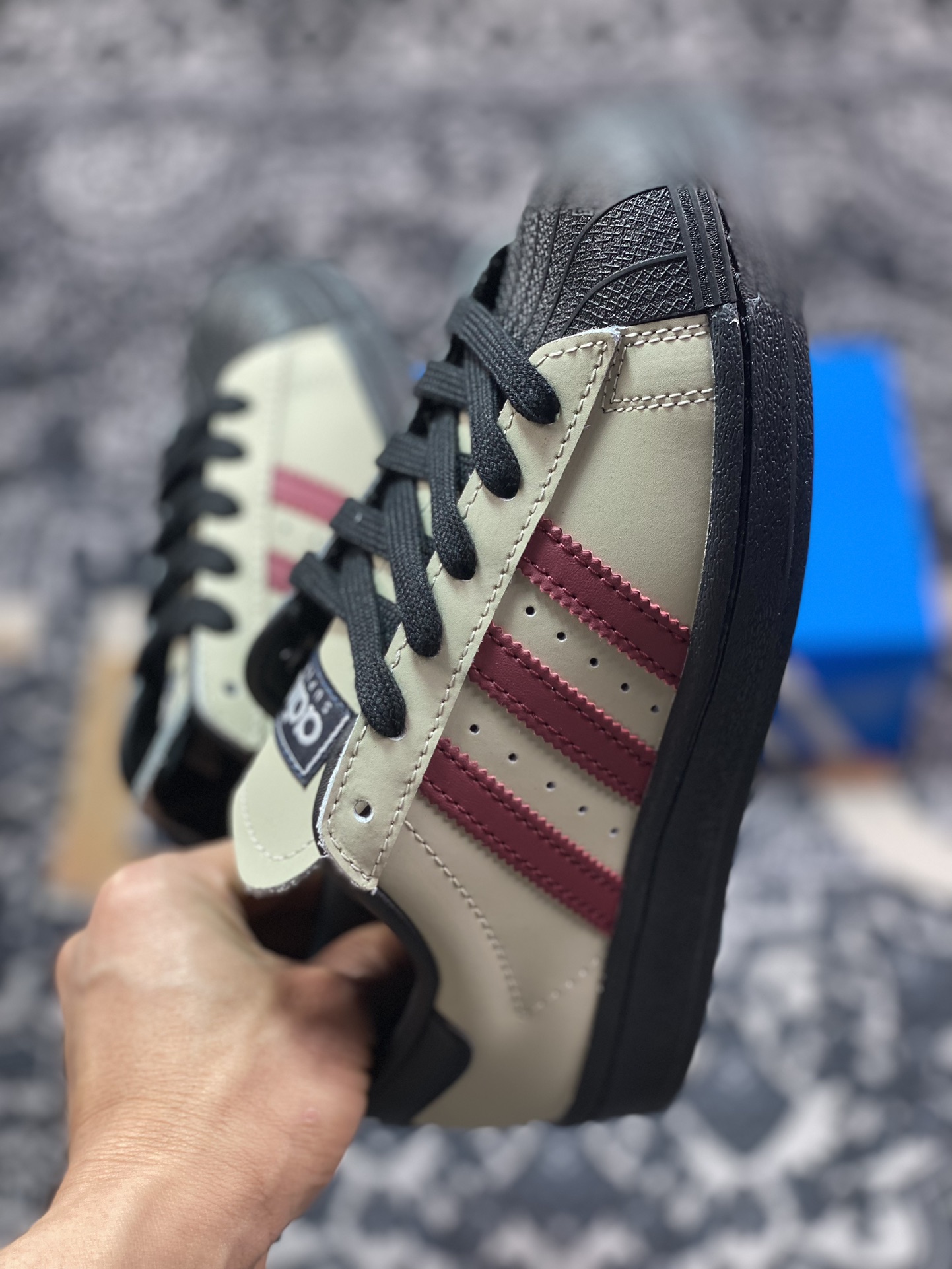 200  三叶草Adidas Originals Superstar"Khaki/Vine Red/Black"经典贝壳头系板鞋“皮革卡其酒红黑底”IF6188