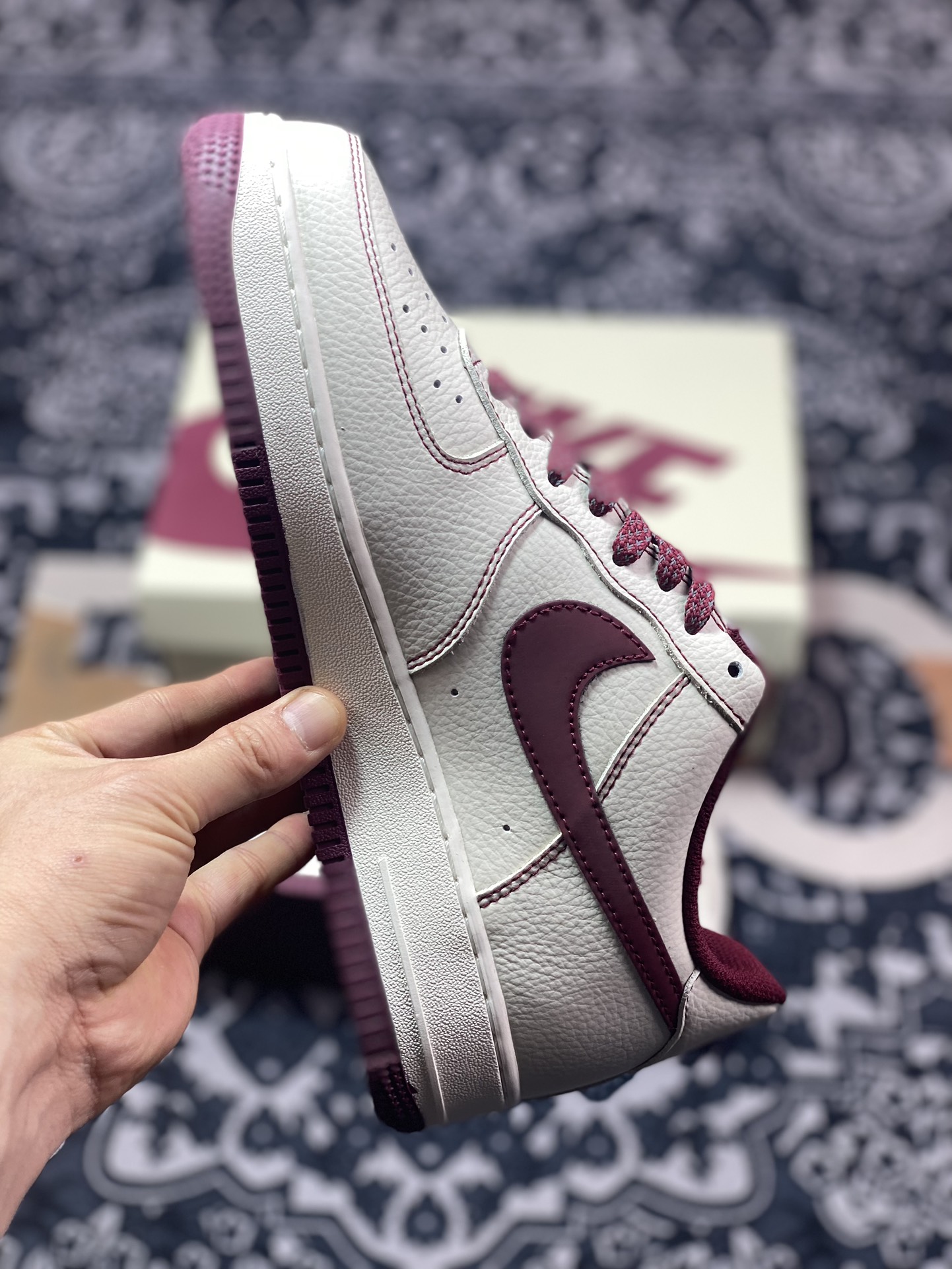 240 UNDEFEATED x Nike Air Force 1′07 Low”Beige/Wine Red”空军一号板鞋“皮革五杠米白酒红钩子”UN2395-523