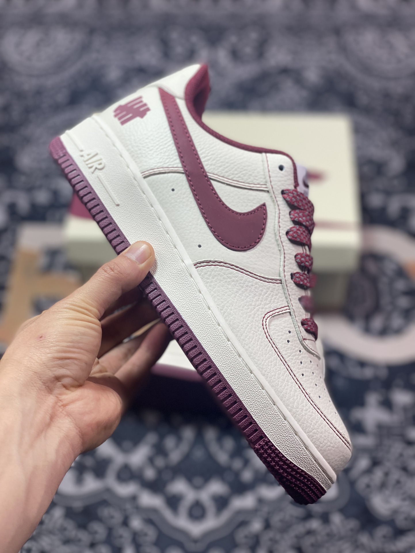 240 UNDEFEATED x Nike Air Force 1′07 Low”Beige/Wine Red”空军一号板鞋“皮革五杠米白酒红钩子”UN2395-523