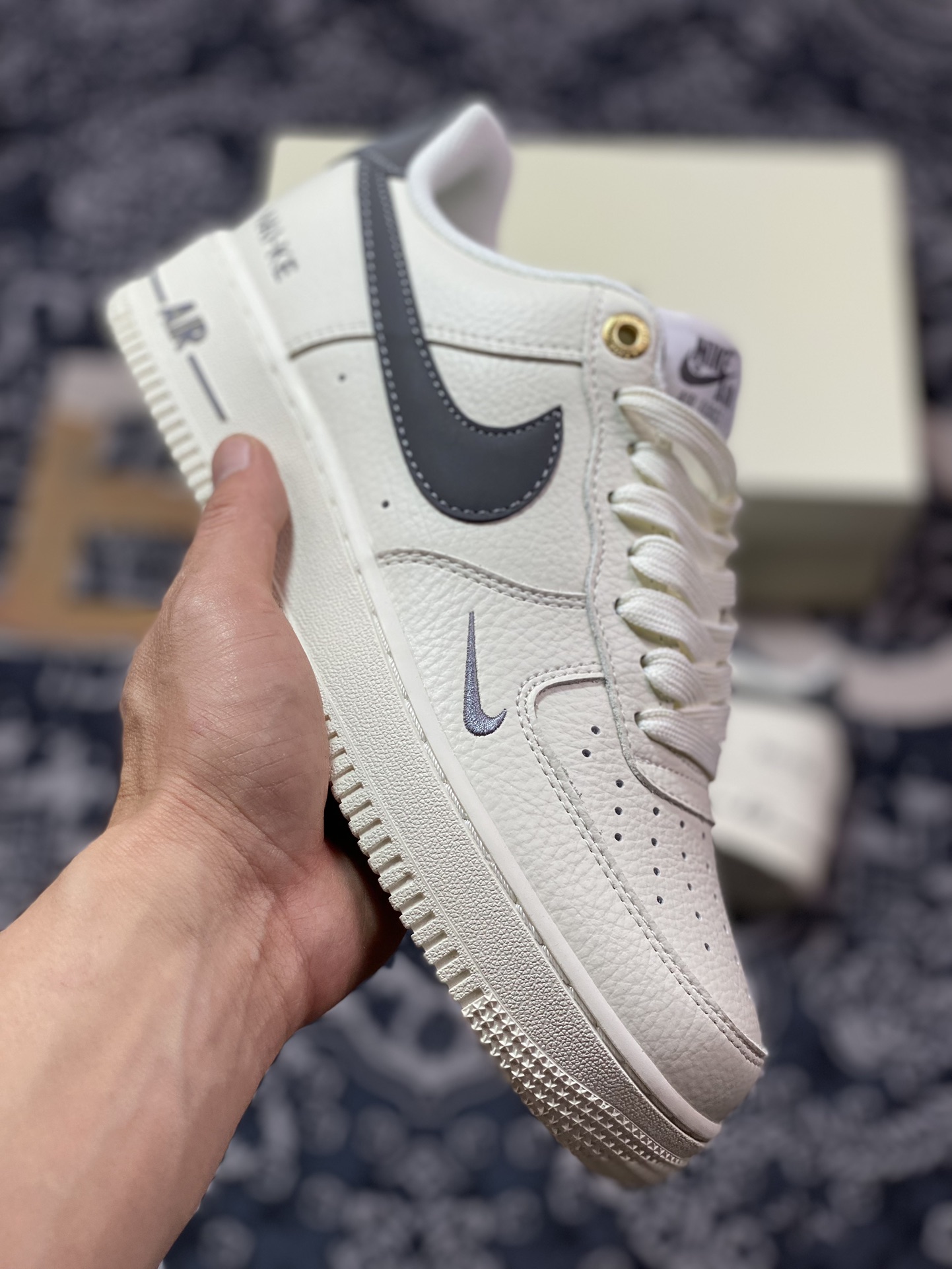 240 耐克Nike Air Force 1’07 Low”NAI-KE/Beige/Dark Grey”空军一号板鞋“NAIKE米白深灰小钩”NK0621-100