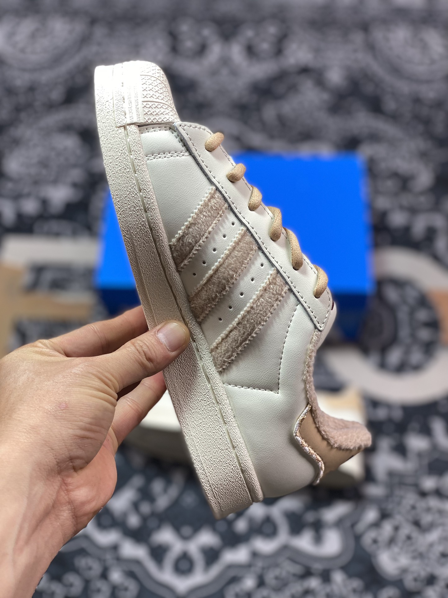 Adidas Originals Superstar W ”Beige Bear” classic shell toe sneakers ”leather beige light brown fur plus velvet” GY2527