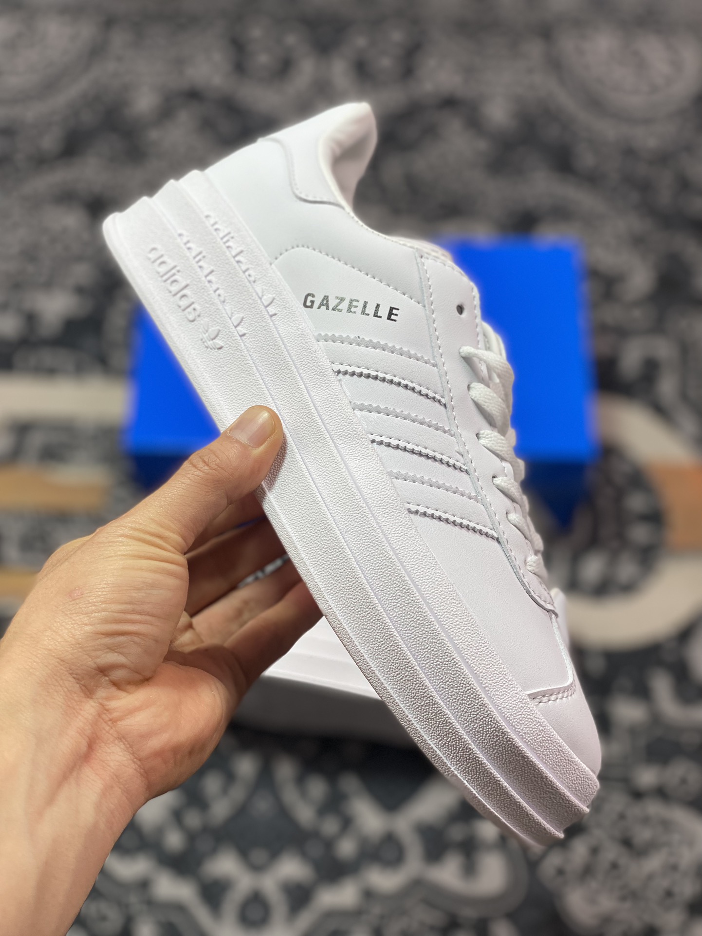 200  阿迪达斯Adidas Originals Gazelle Bold W 羚羊松糕系列板鞋“皮革白银”IE5130