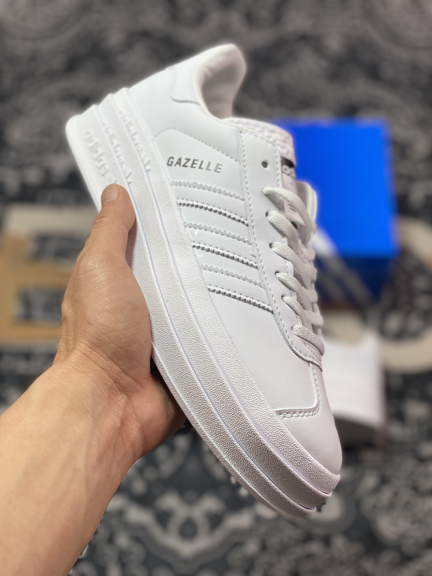 200  阿迪达斯Adidas Originals Gazelle Bold W 羚羊松糕系列板鞋“皮革白银”IE5130