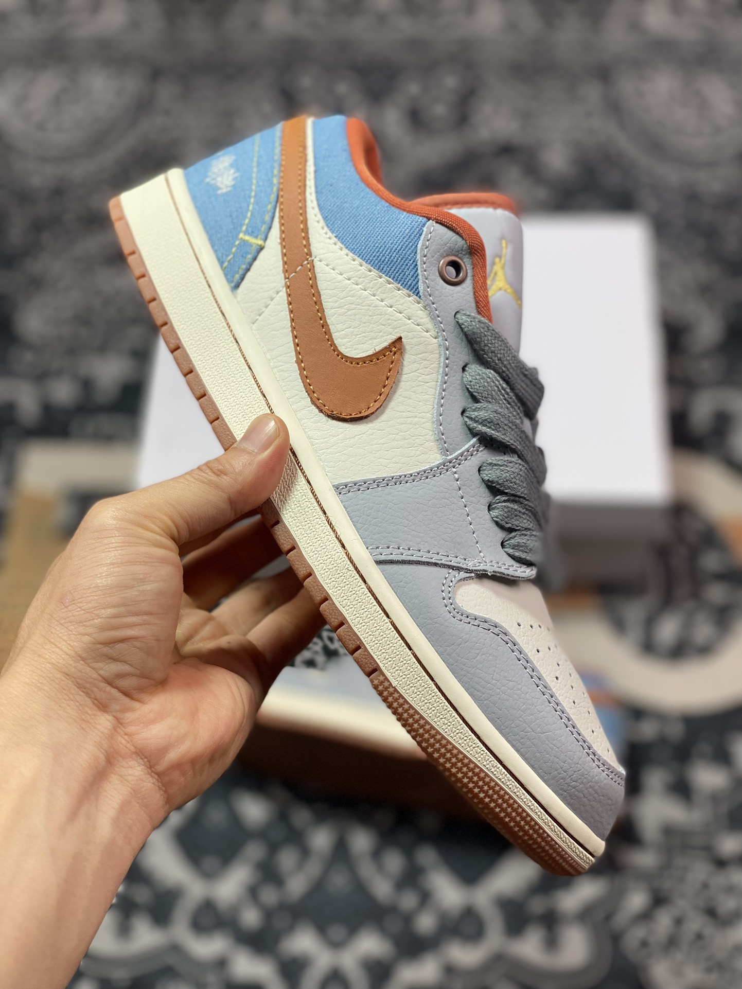 200 耐克Nike Air Jordan 1 Low SE"Phantom Denim Swoosh"AJ1乔丹一代低篮球鞋“灰棕牛仔蓝情人节”FZ5045-091