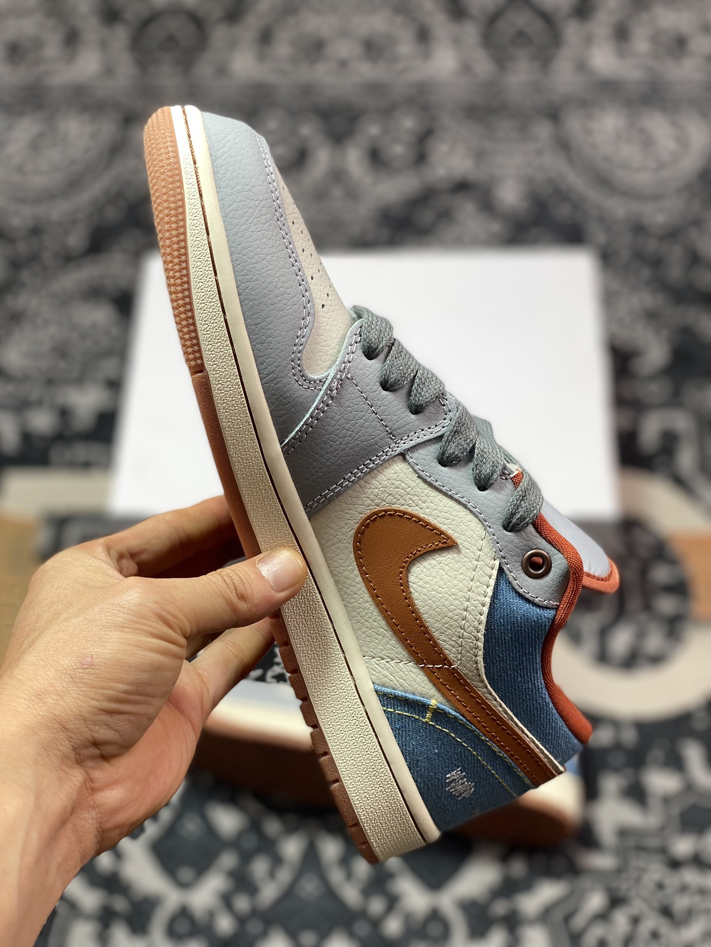 200 耐克Nike Air Jordan 1 Low SE"Phantom Denim Swoosh"AJ1乔丹一代低篮球鞋“灰棕牛仔蓝情人节”FZ5045-091