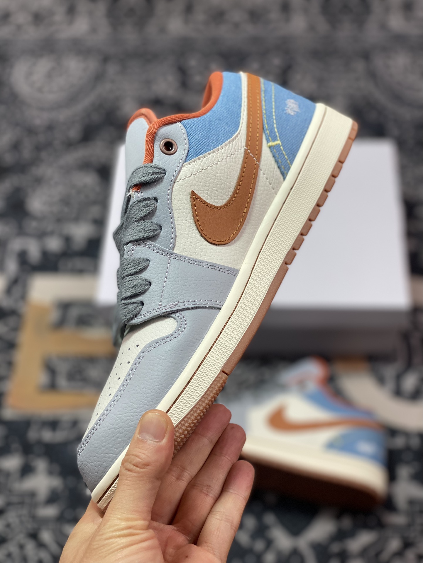 200 耐克Nike Air Jordan 1 Low SE"Phantom Denim Swoosh"AJ1乔丹一代低篮球鞋“灰棕牛仔蓝情人节”FZ5045-091